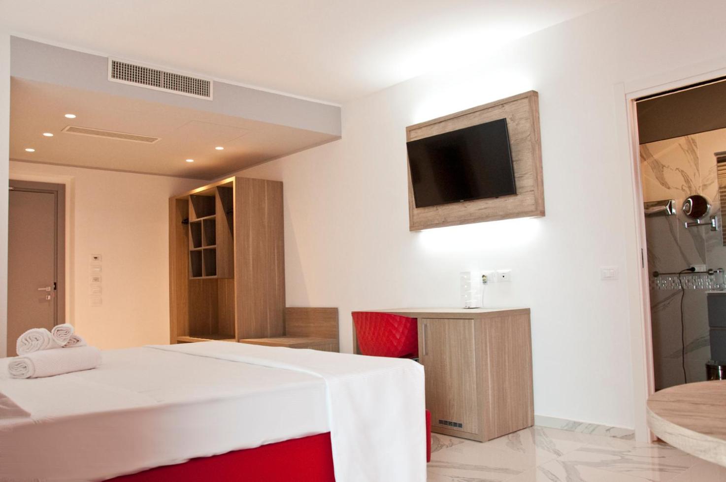Junior Suite with Terrace and Sea View photo 2