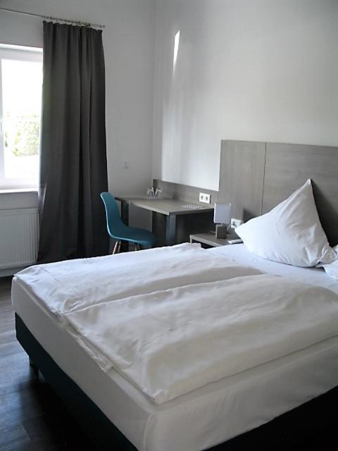 Standard Double Room - Photo 10