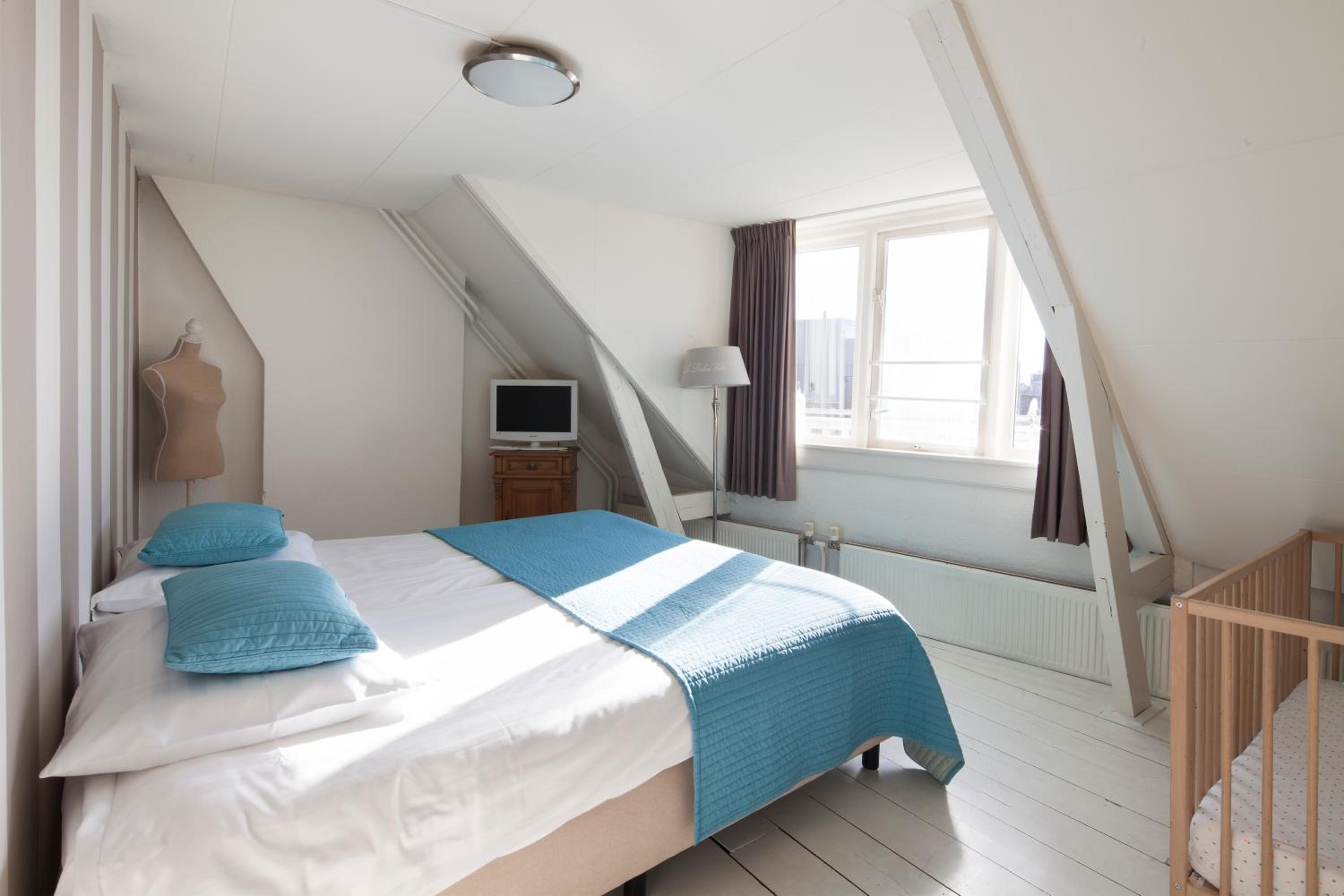 One-Bedroom Apartment (4 Adults) photo 3