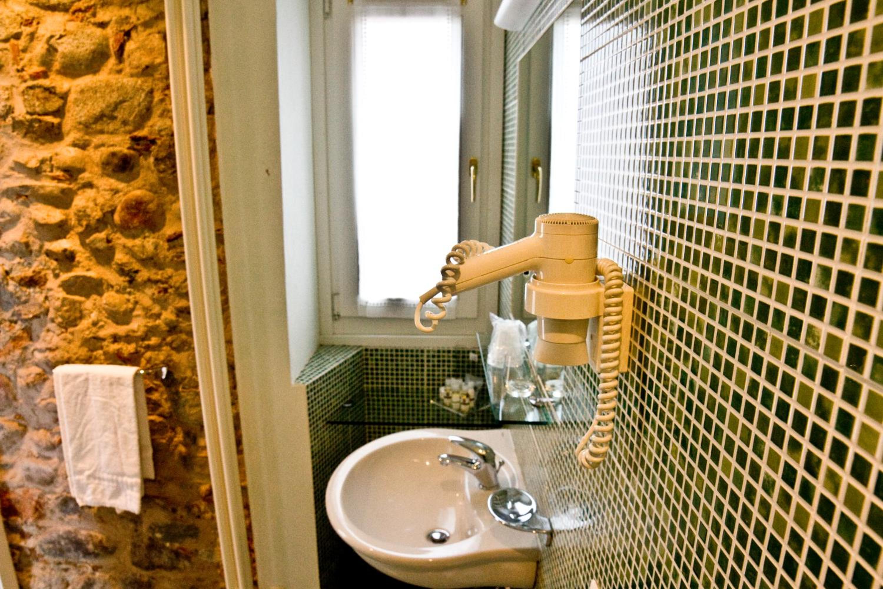 Double Room - Photo 21