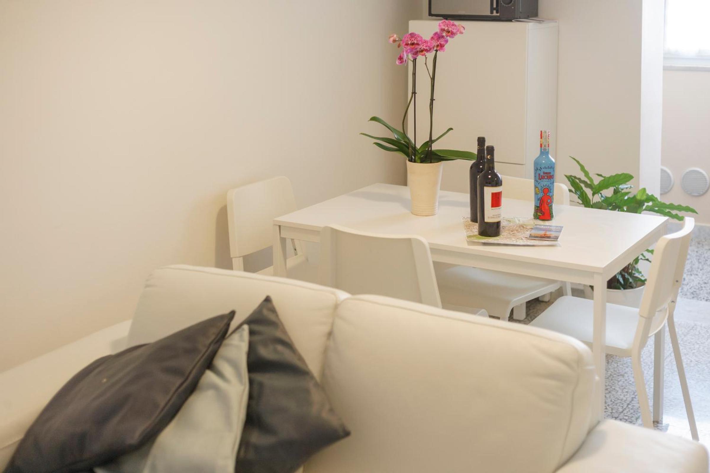 One-Bedroom Apartment - Photo 43