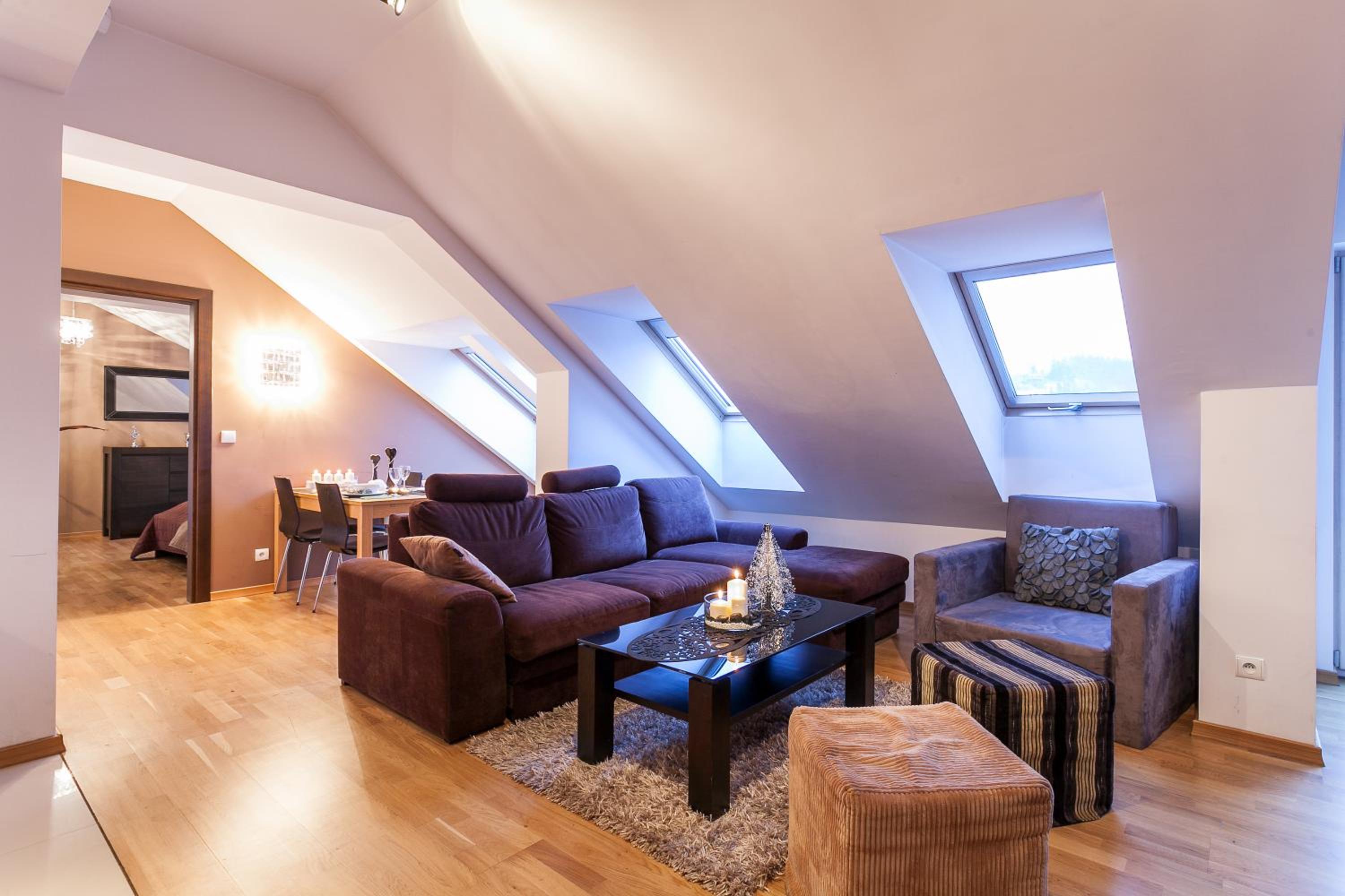 Apartment with Mountain View