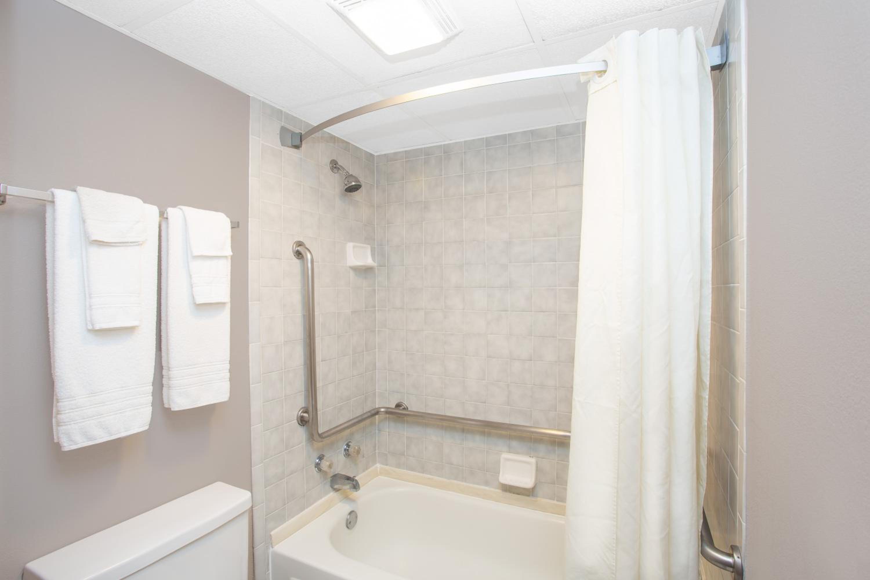 King Room - Disability Access - Non-Smoking photo 2