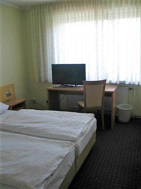 Standard Double Room - Photo 3