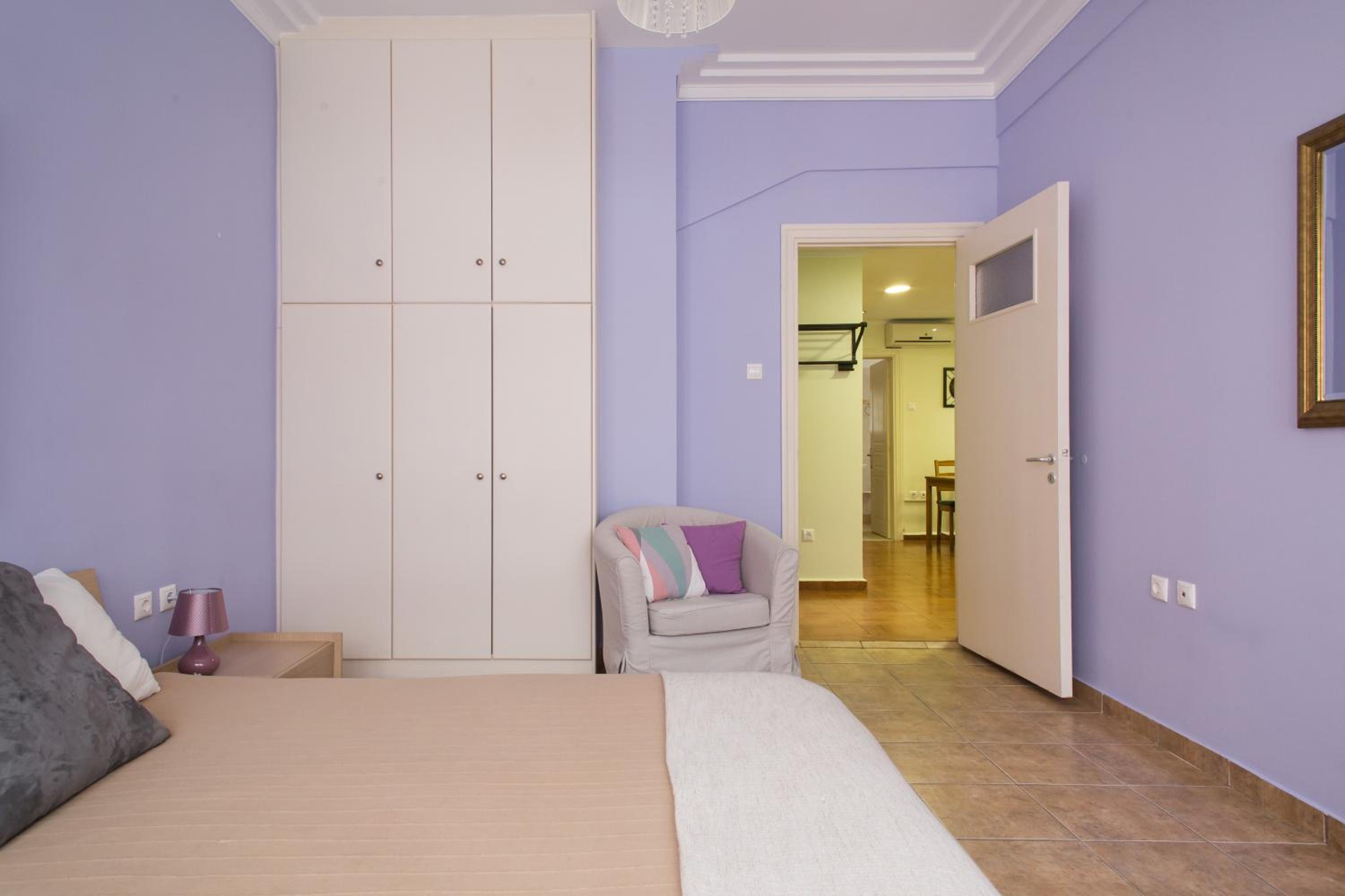 One-Bedroom Apartment photo 2
