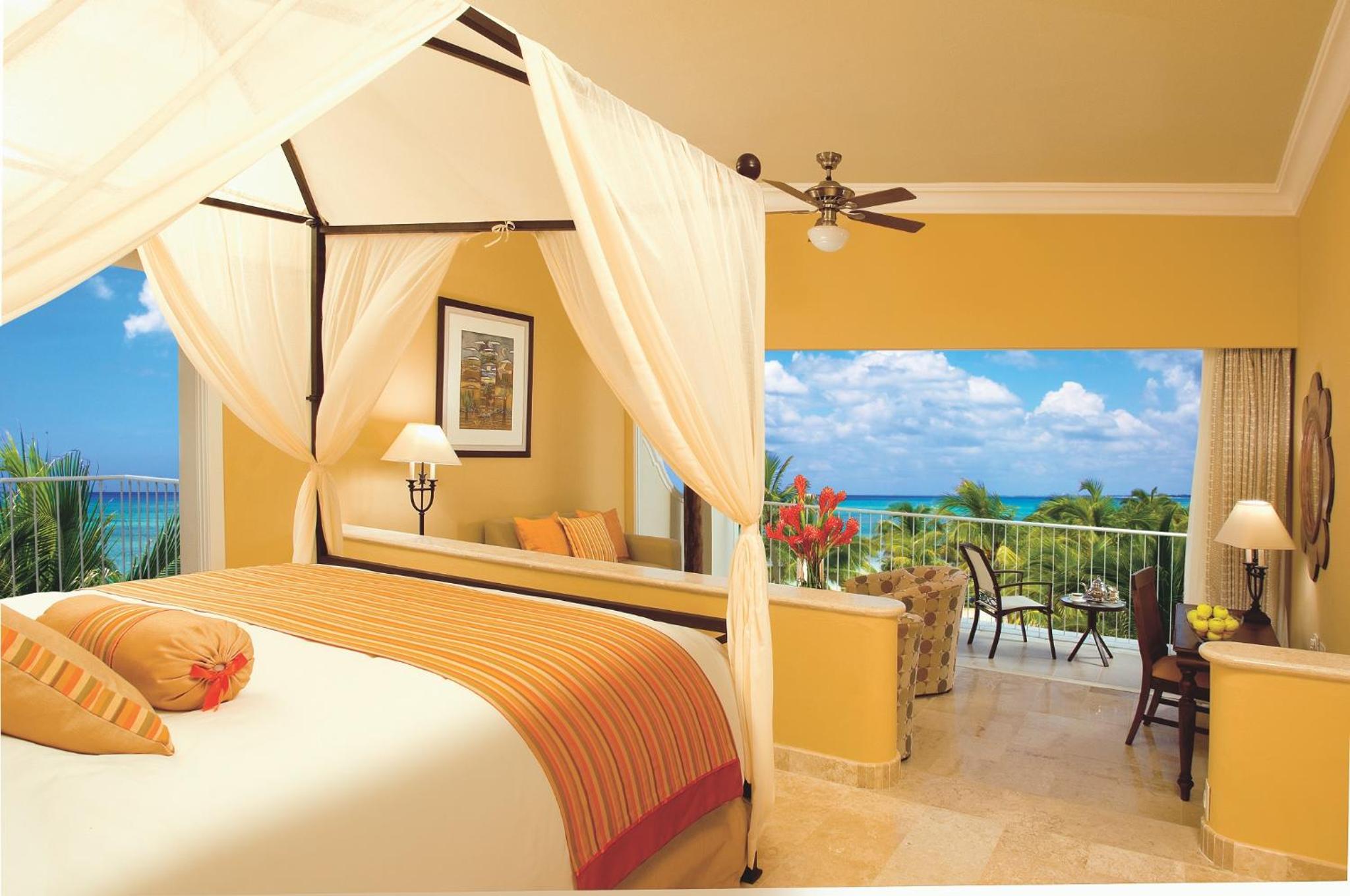 Preferred Club Honeymoon Suite Ocean Front