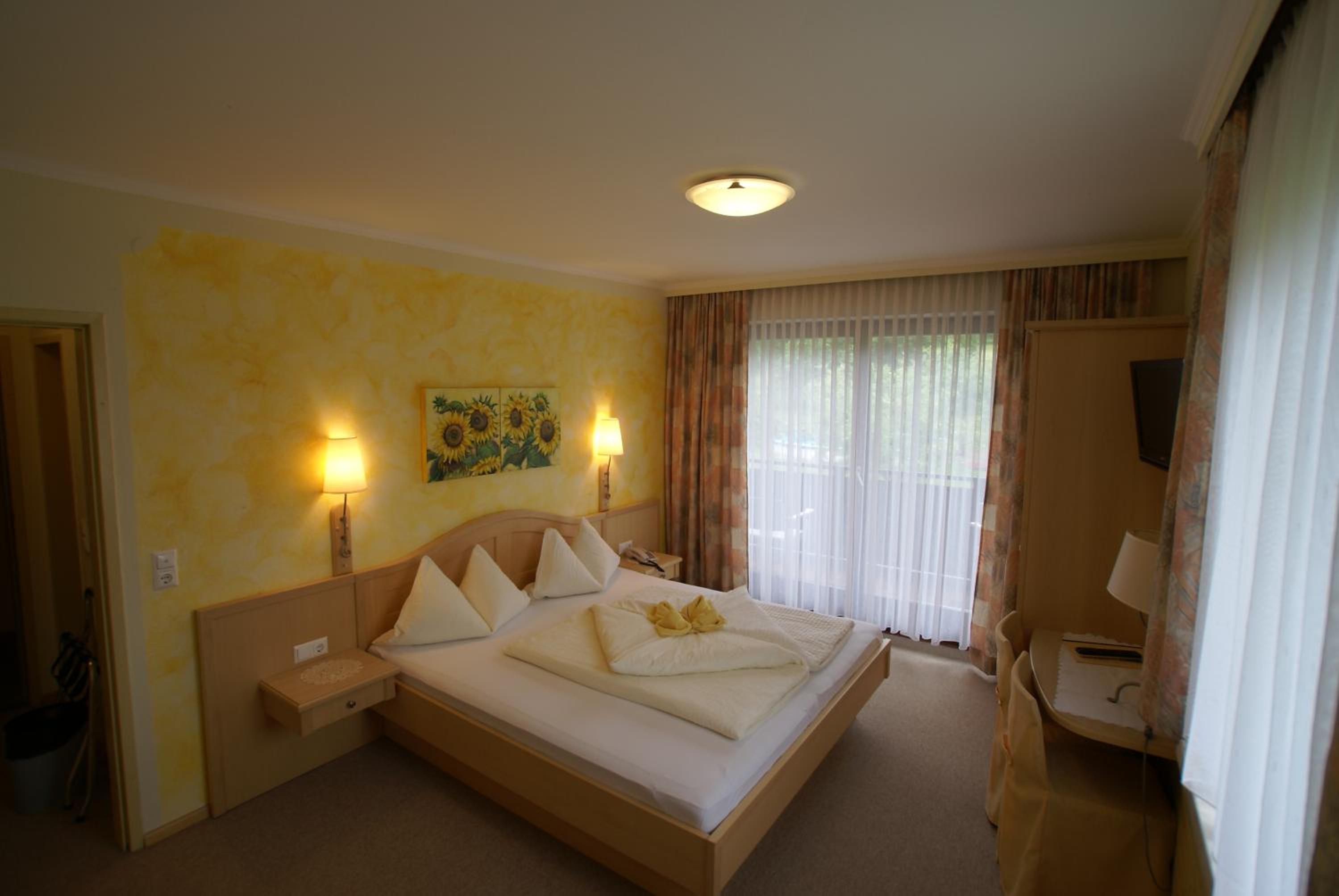 Double Room with Balcony or Terrace - Photo 4