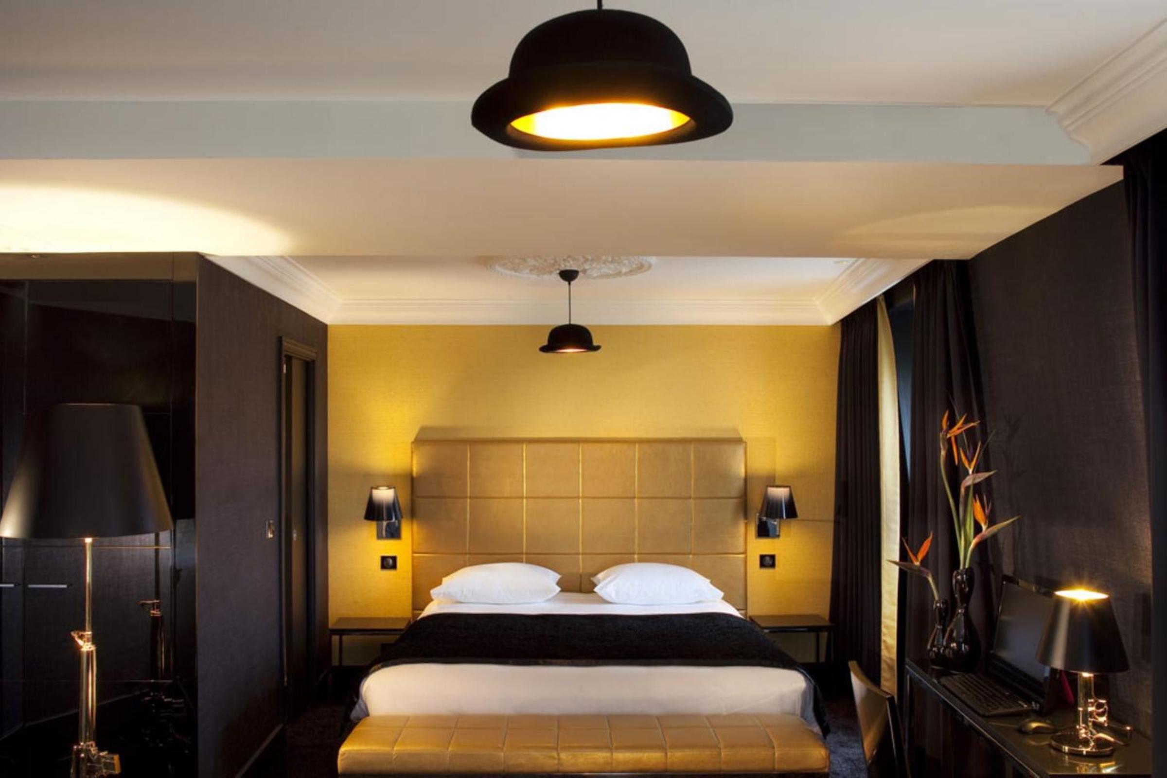 Suite with Eiffel Tower View thumbnail 5