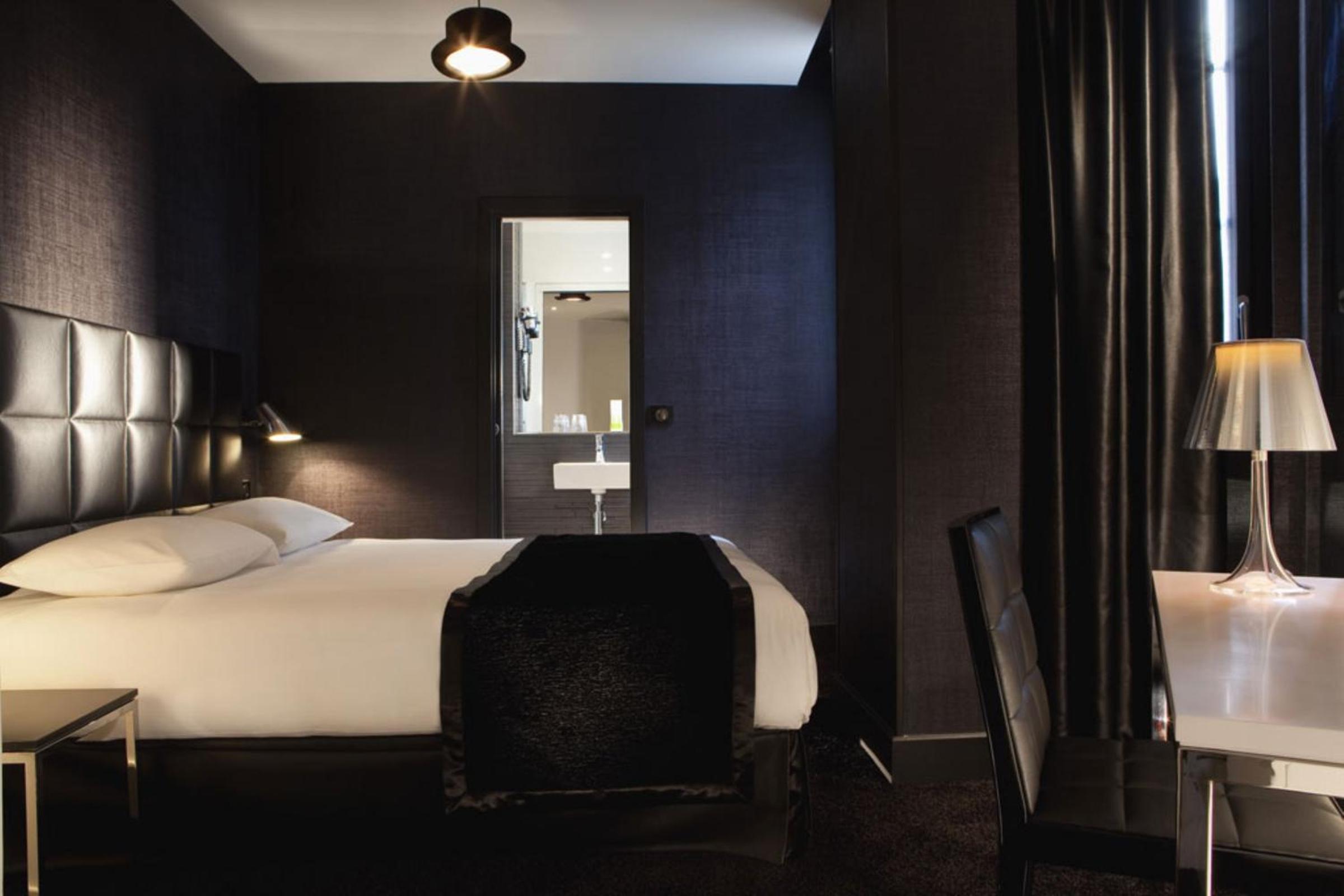 Superior Double Room thumbnail 5