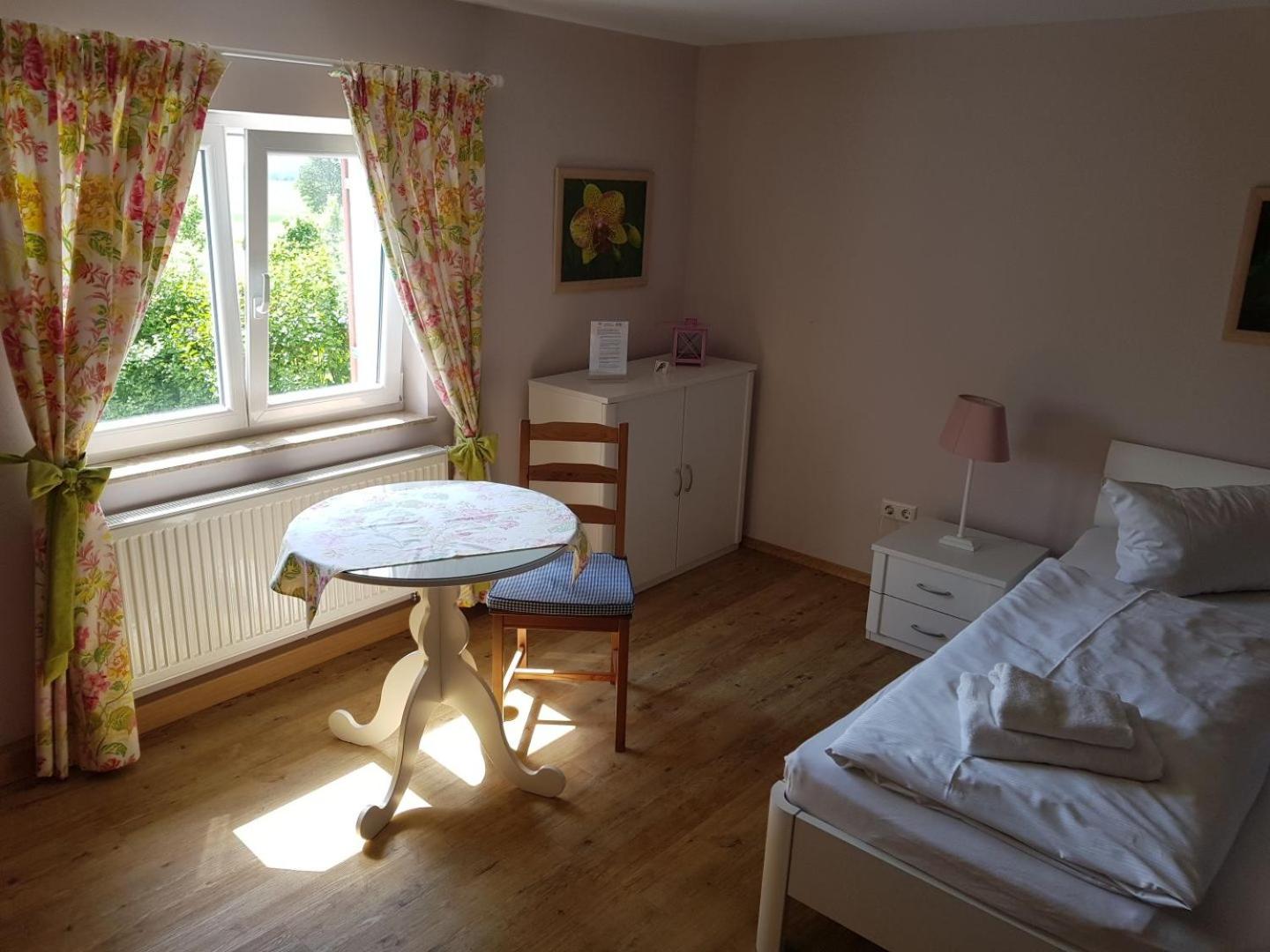 Double Room with Shared Bathroom photo 2