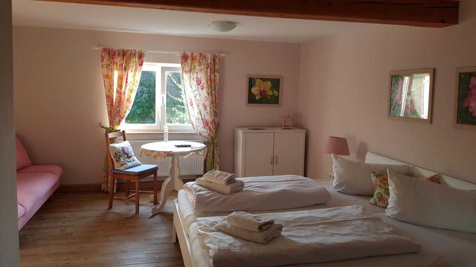 Double Room with Shared Bathroom photo 1
