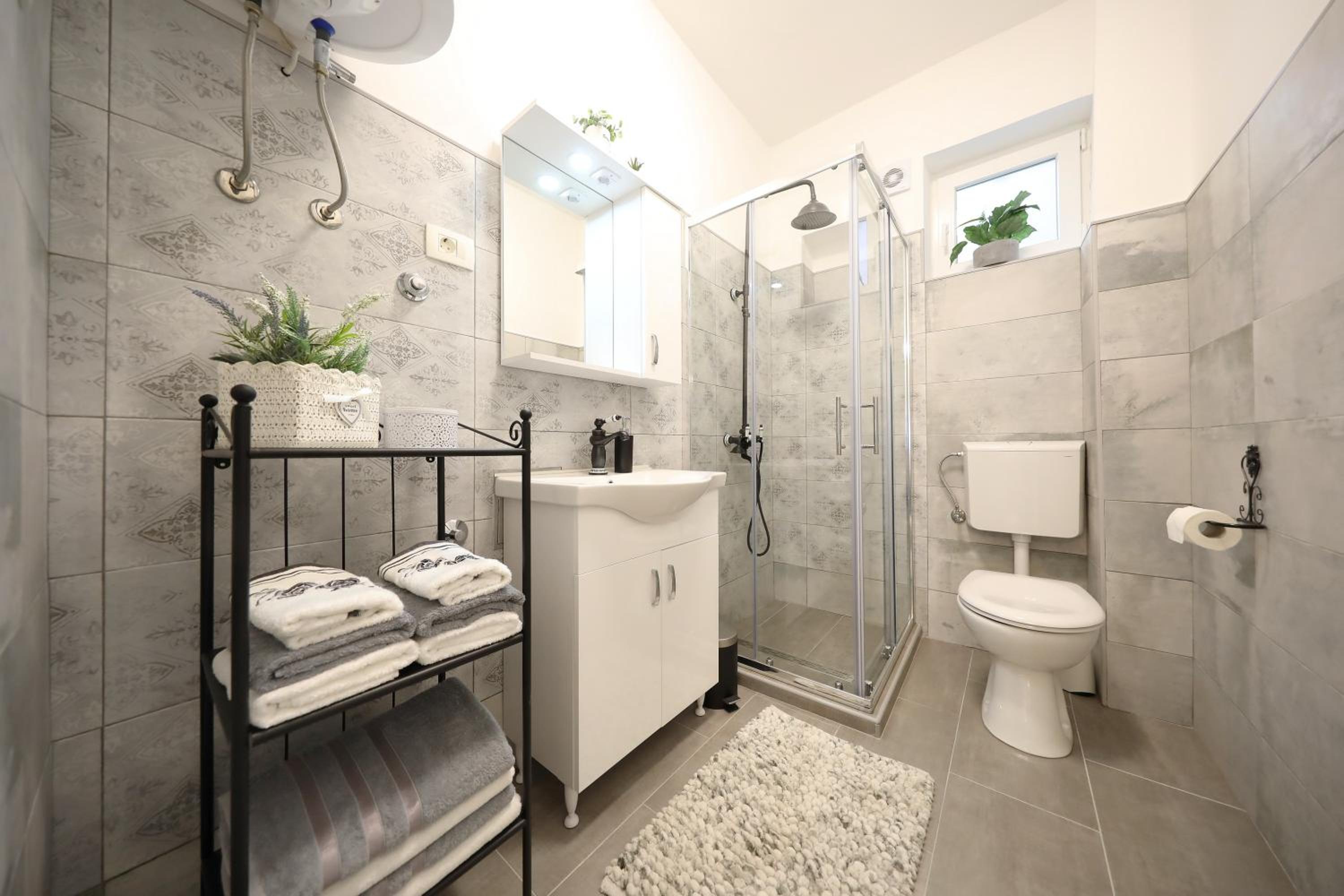 Apartment - Photo 8