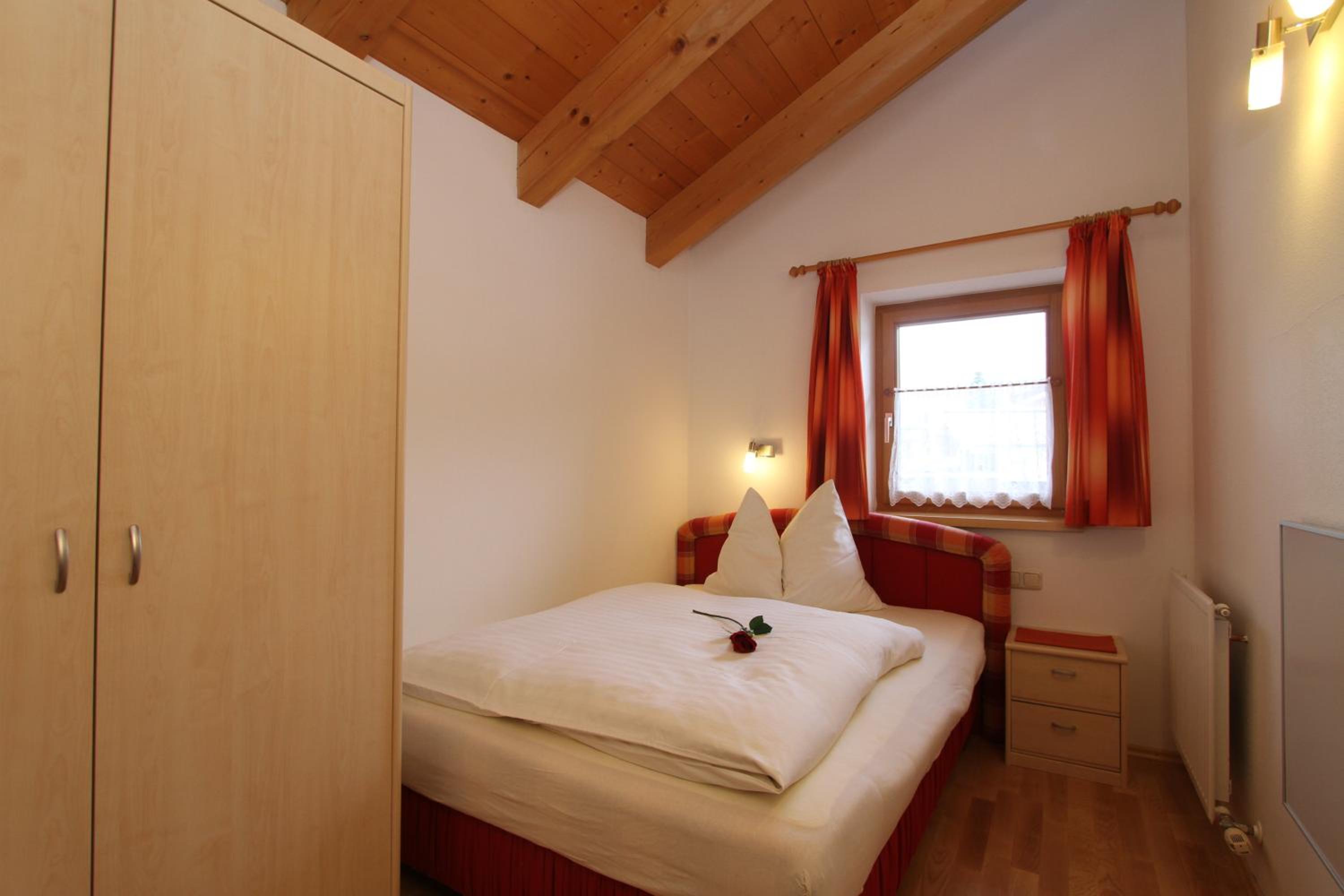 Cozy Two-Bedroom Apartment with Balcony photo 3