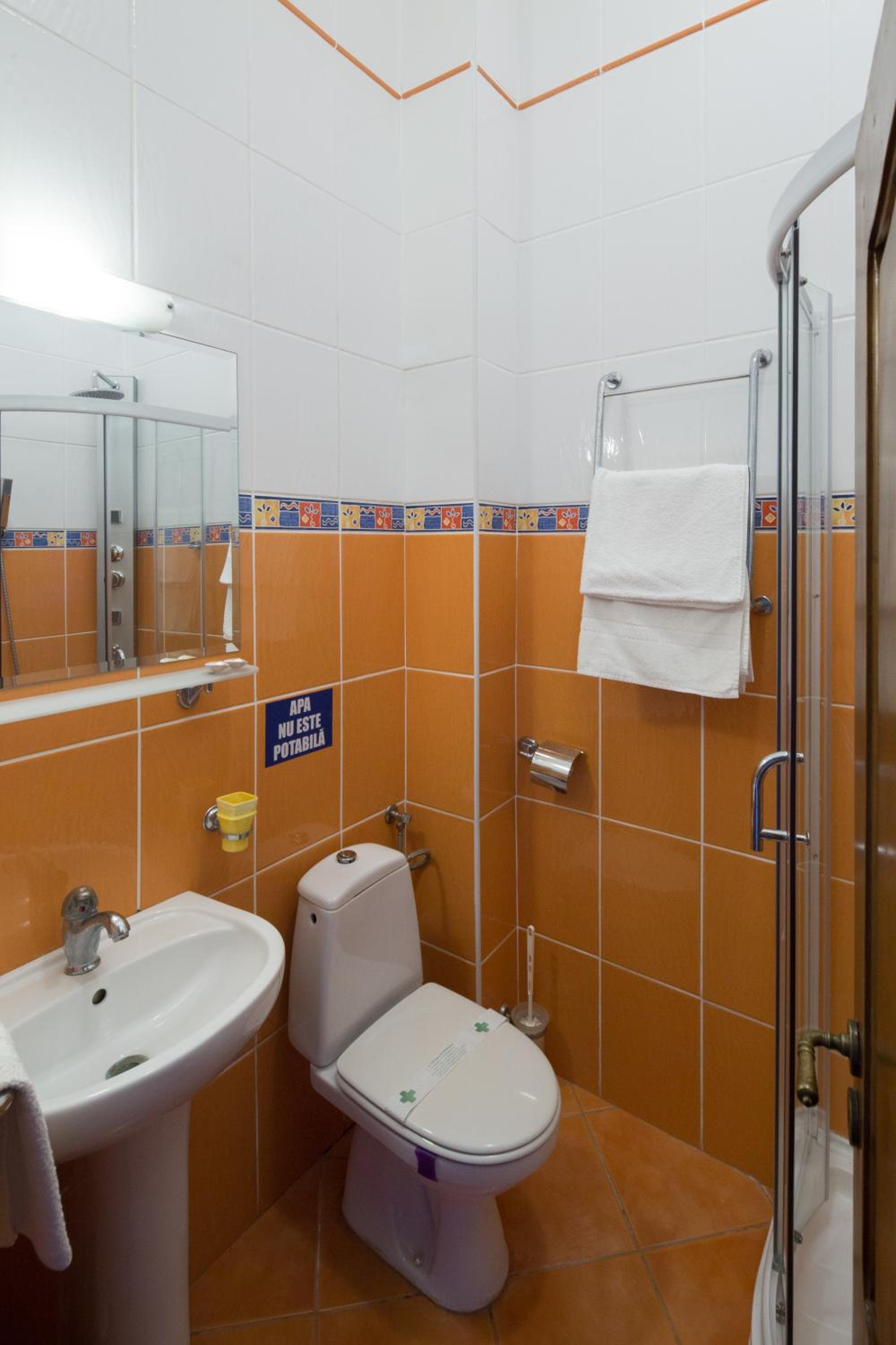 Double Room With Private Bathroom photo 2