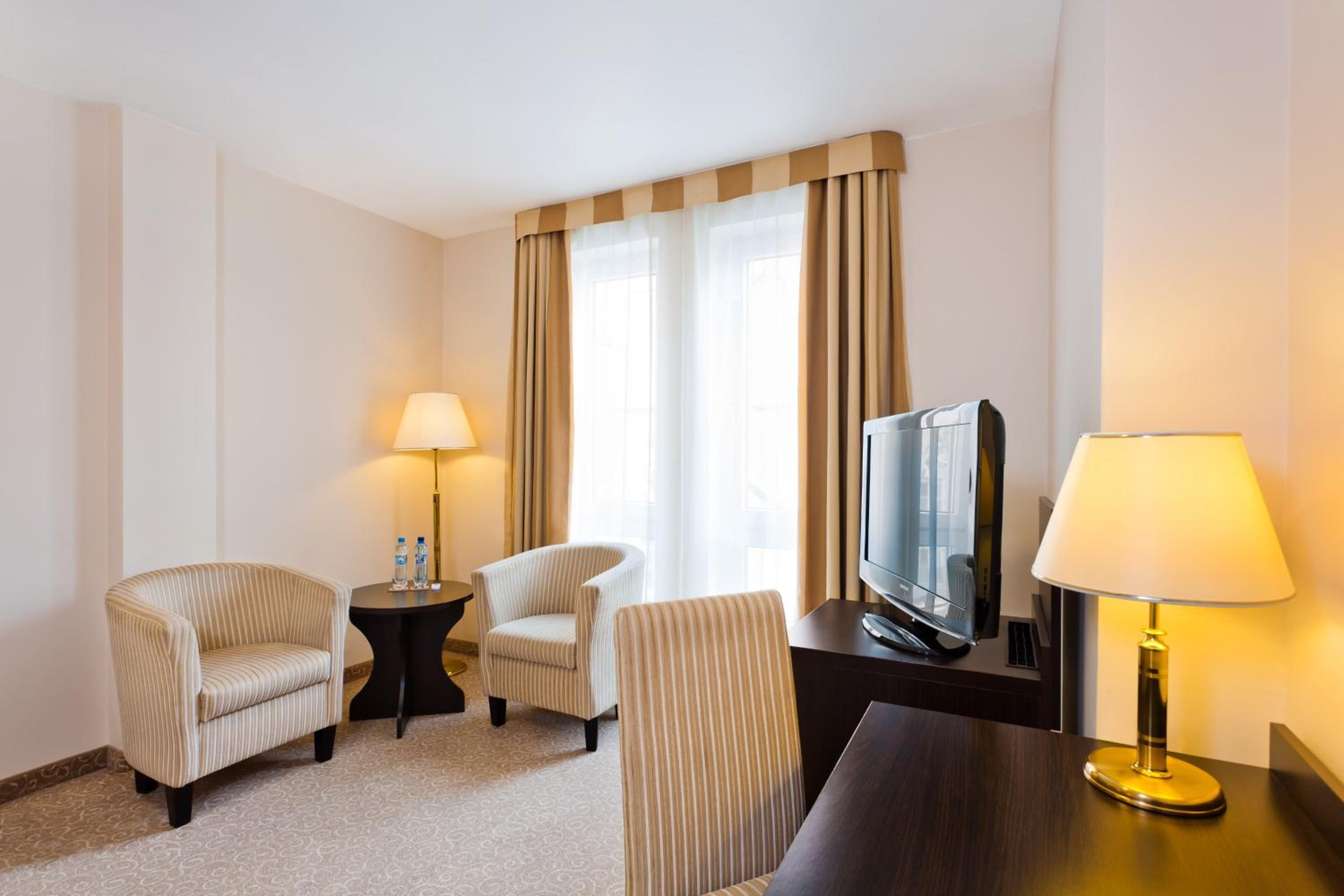 Standard Twin Room - Photo 2