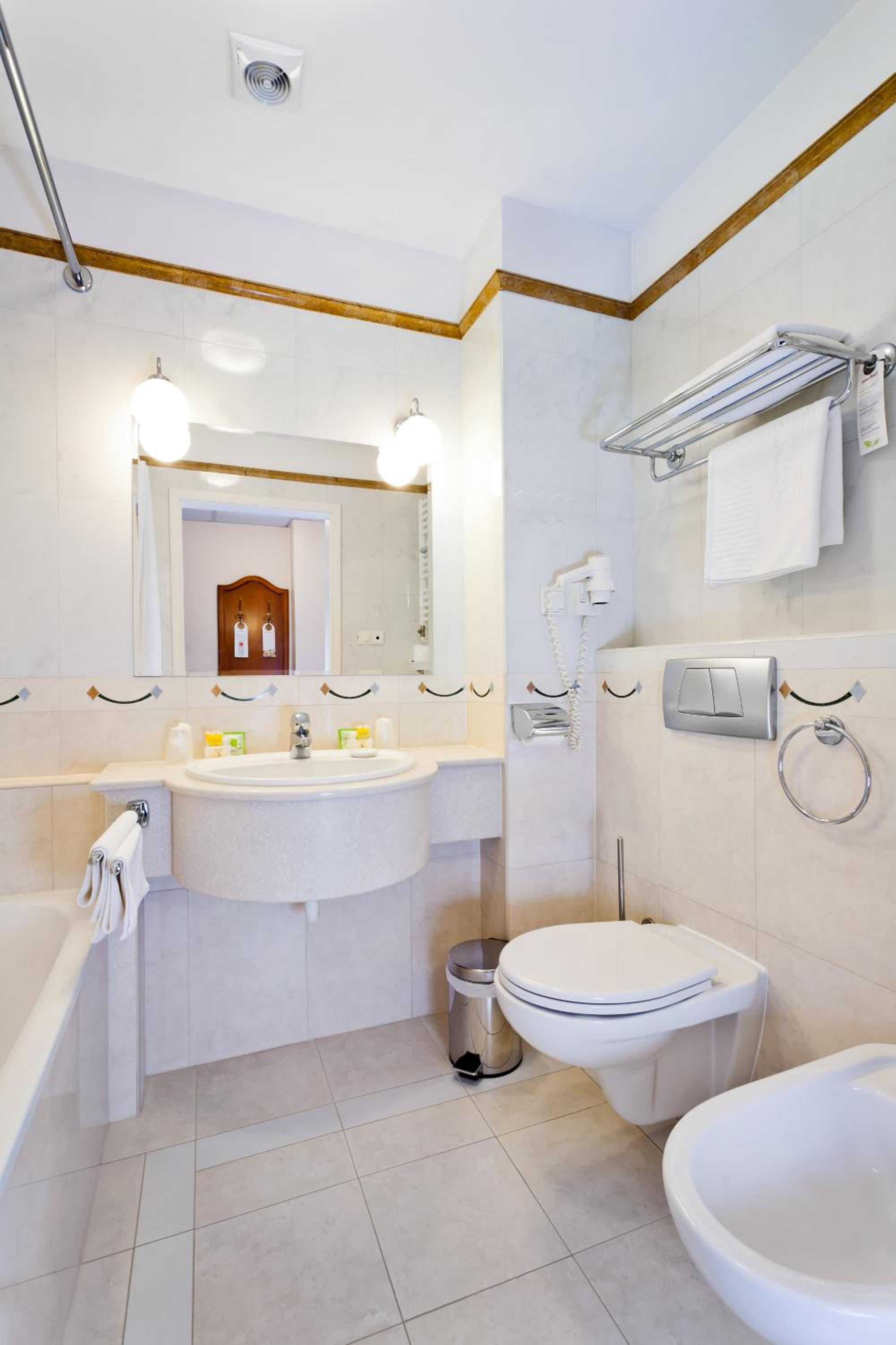 Standard Double Room - Photo 4