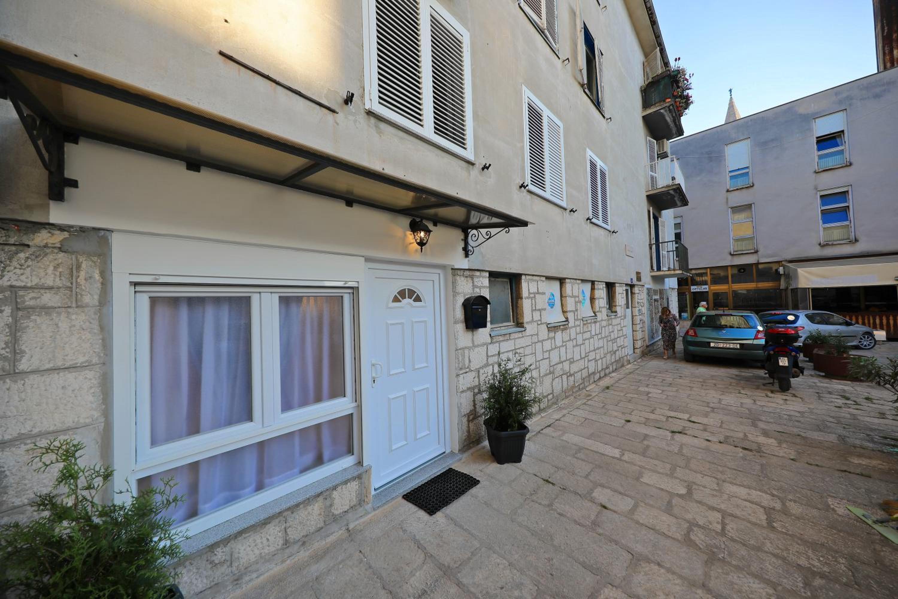 Apartment - Photo 2