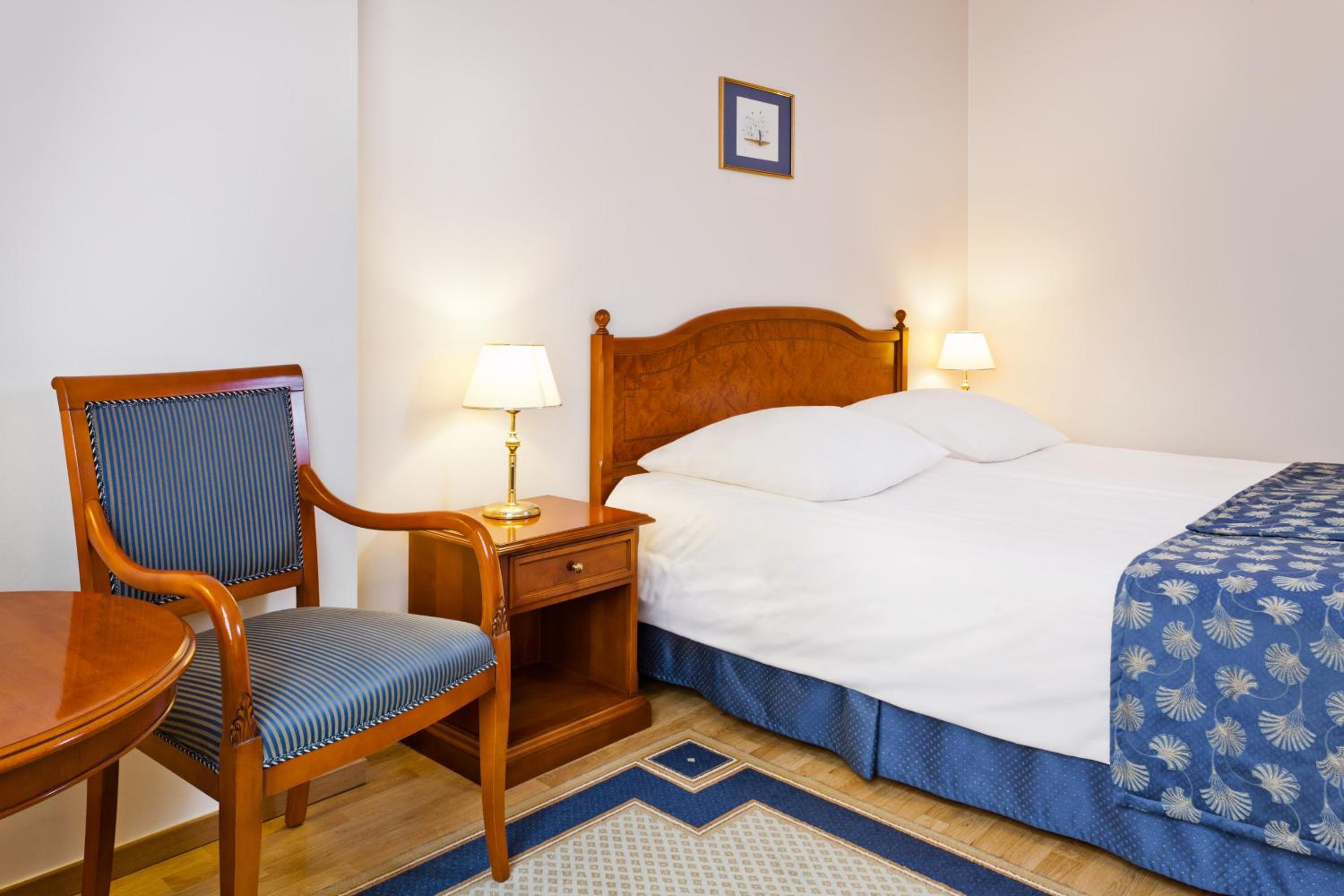 Standard Double Room - Photo 3