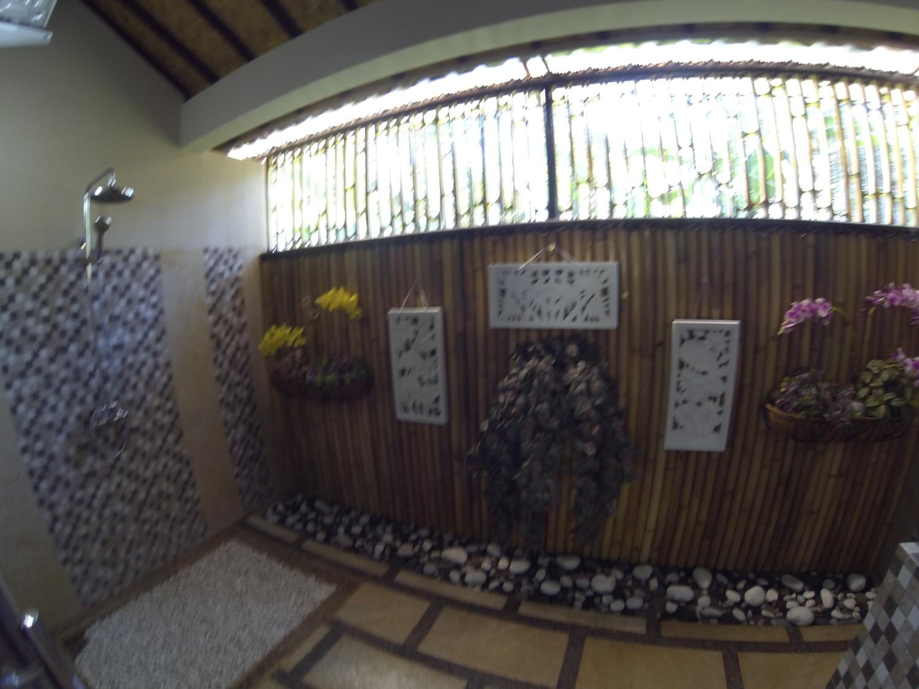 Queen Suite with Pool View - Photo 7