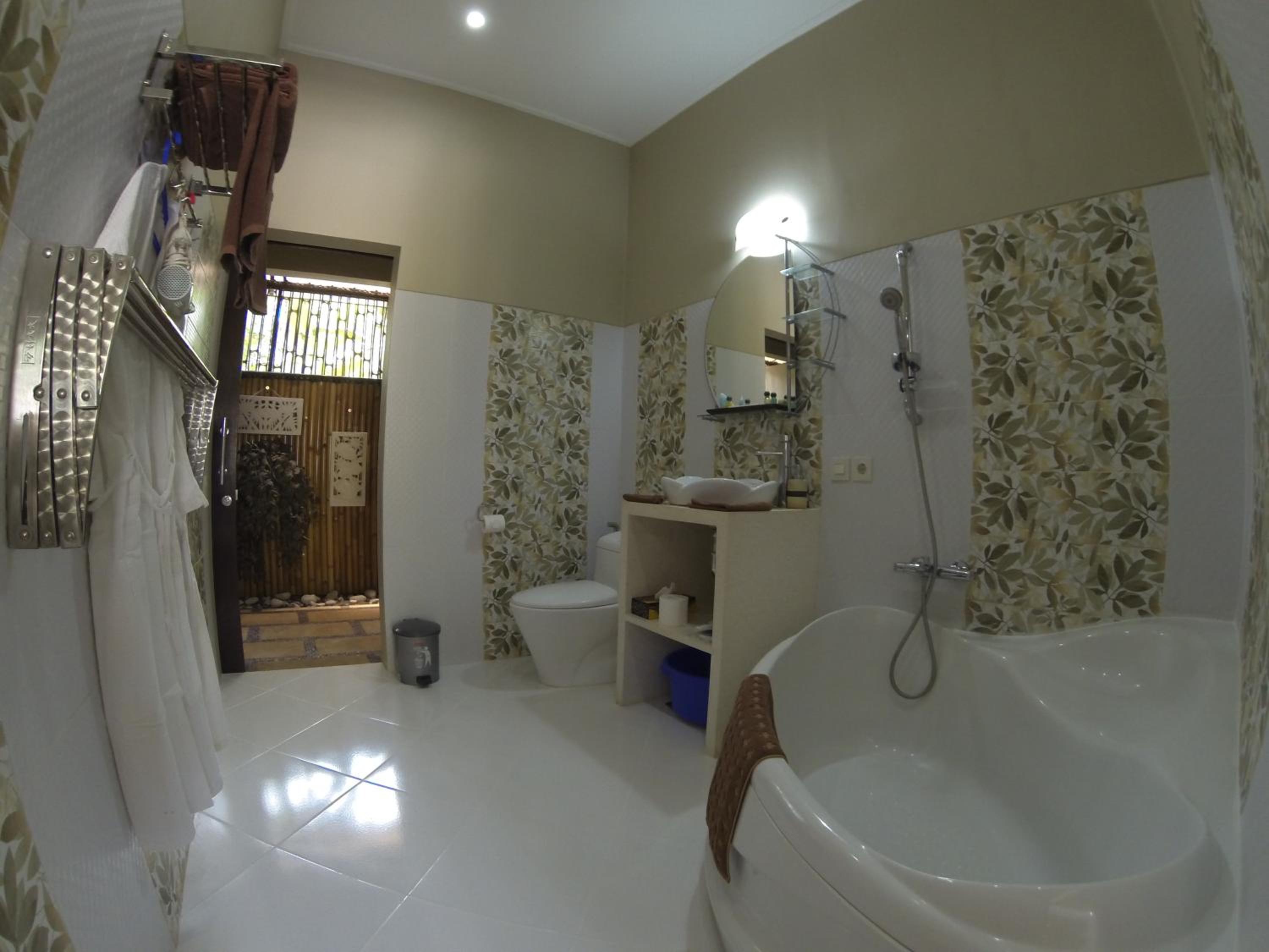 Queen Suite with Pool View - Photo 5