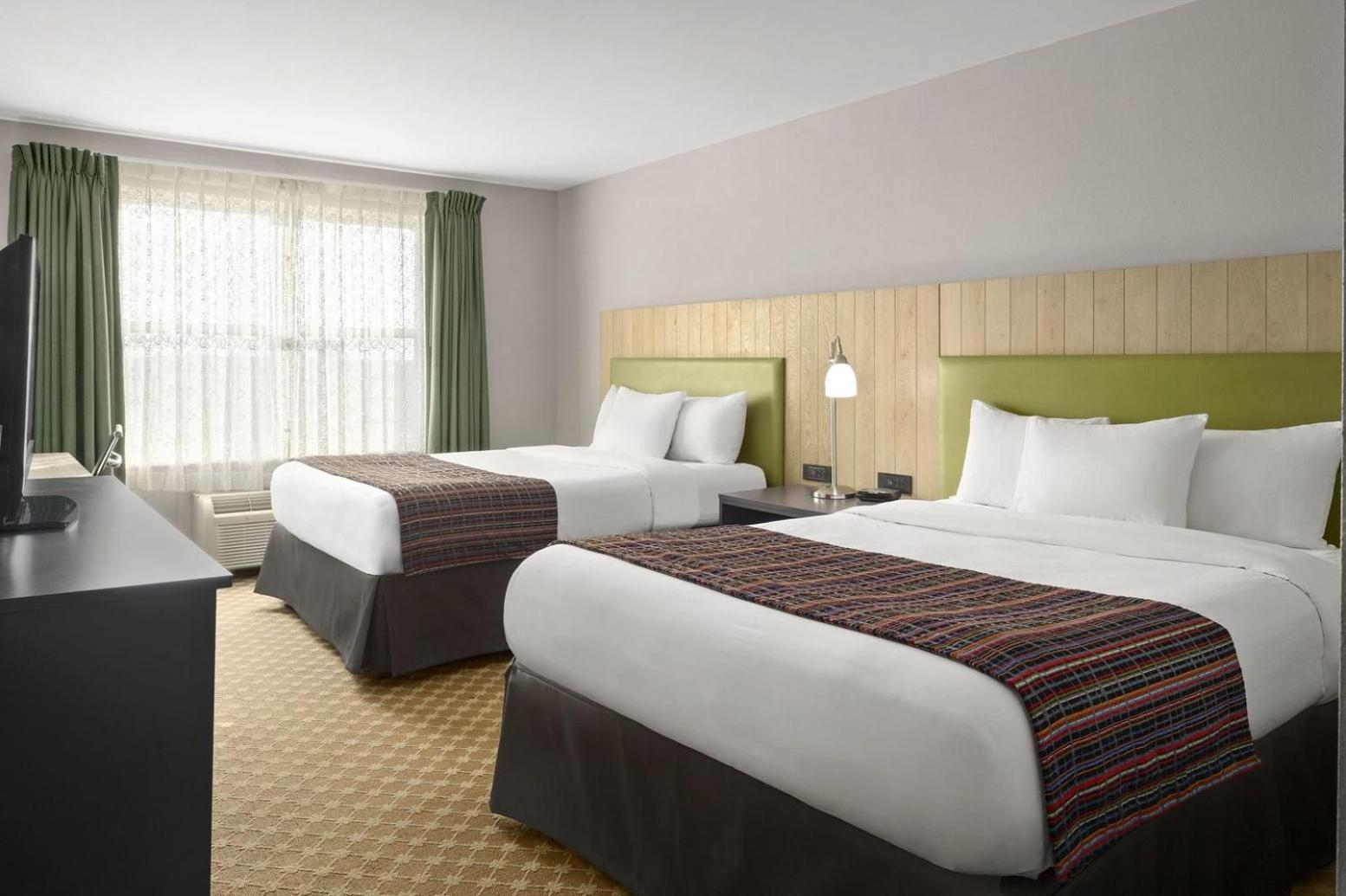 Queen Room With Two Queen Beds - Disability Access