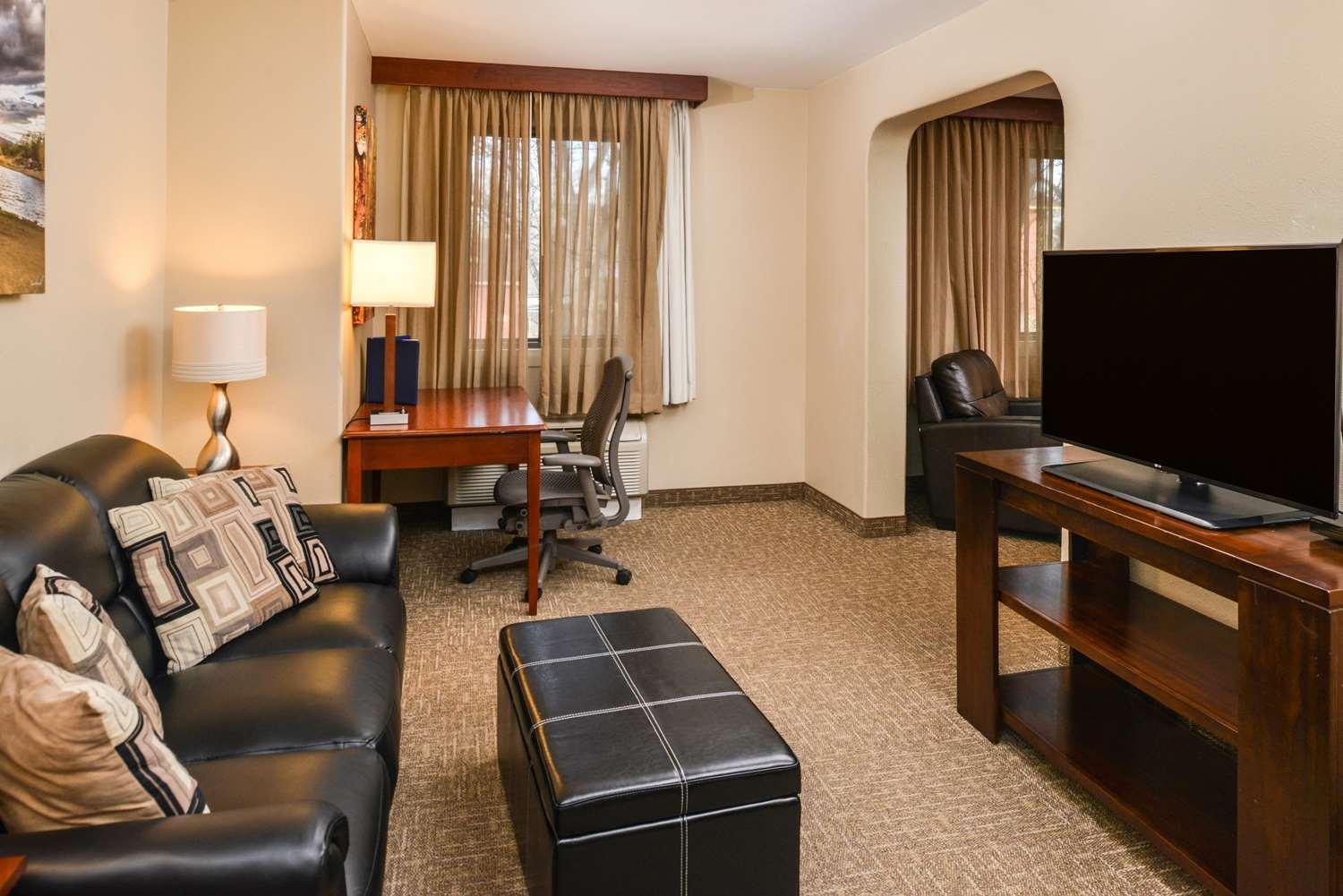 King Suite - Photo 3