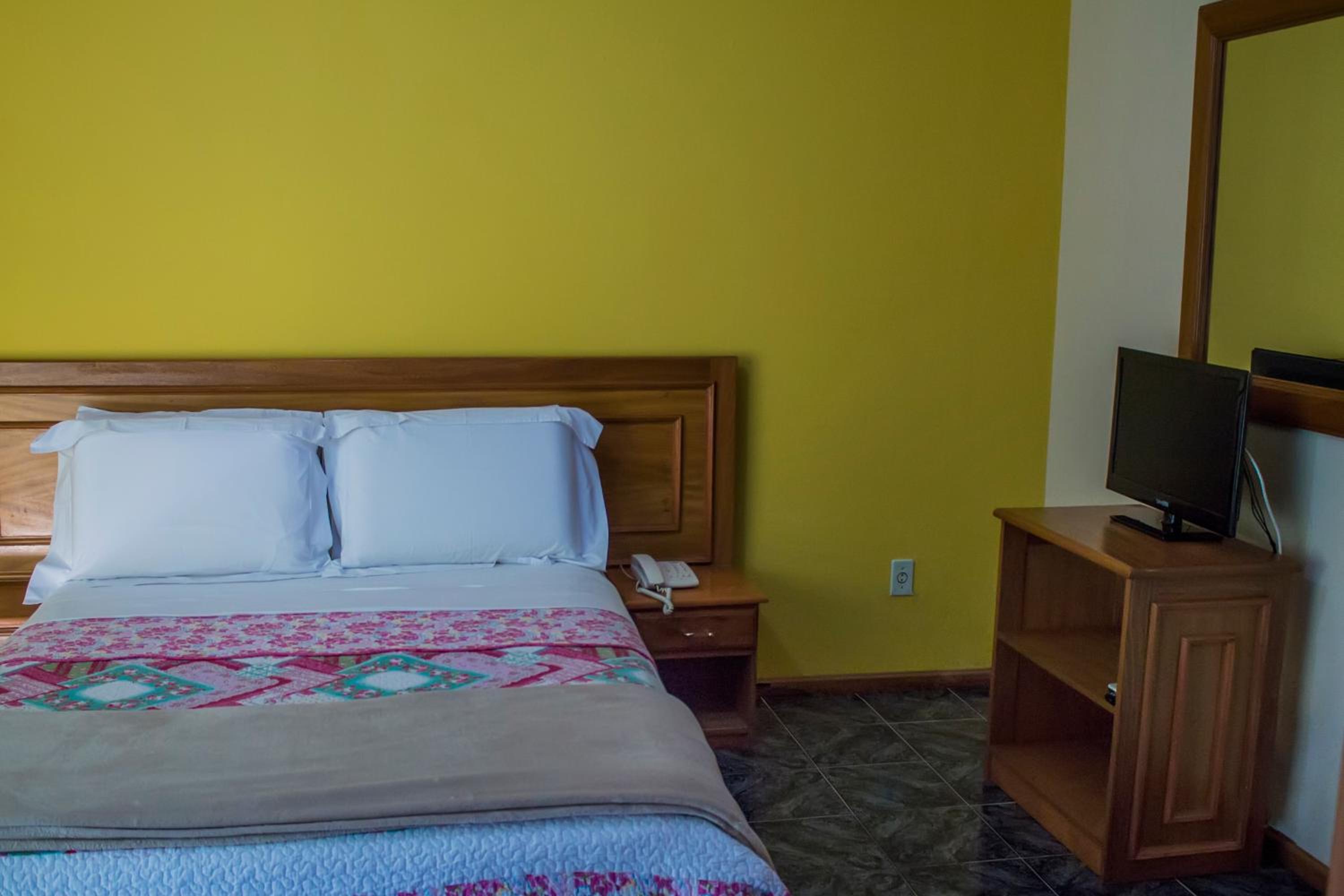 Standard Double Room - Photo 5