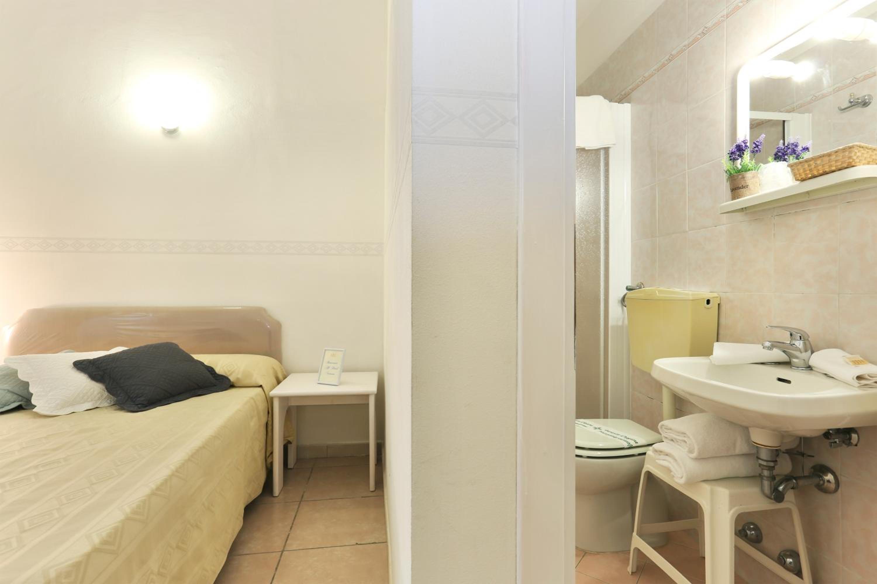 Small Double Or Twin Room photo 1