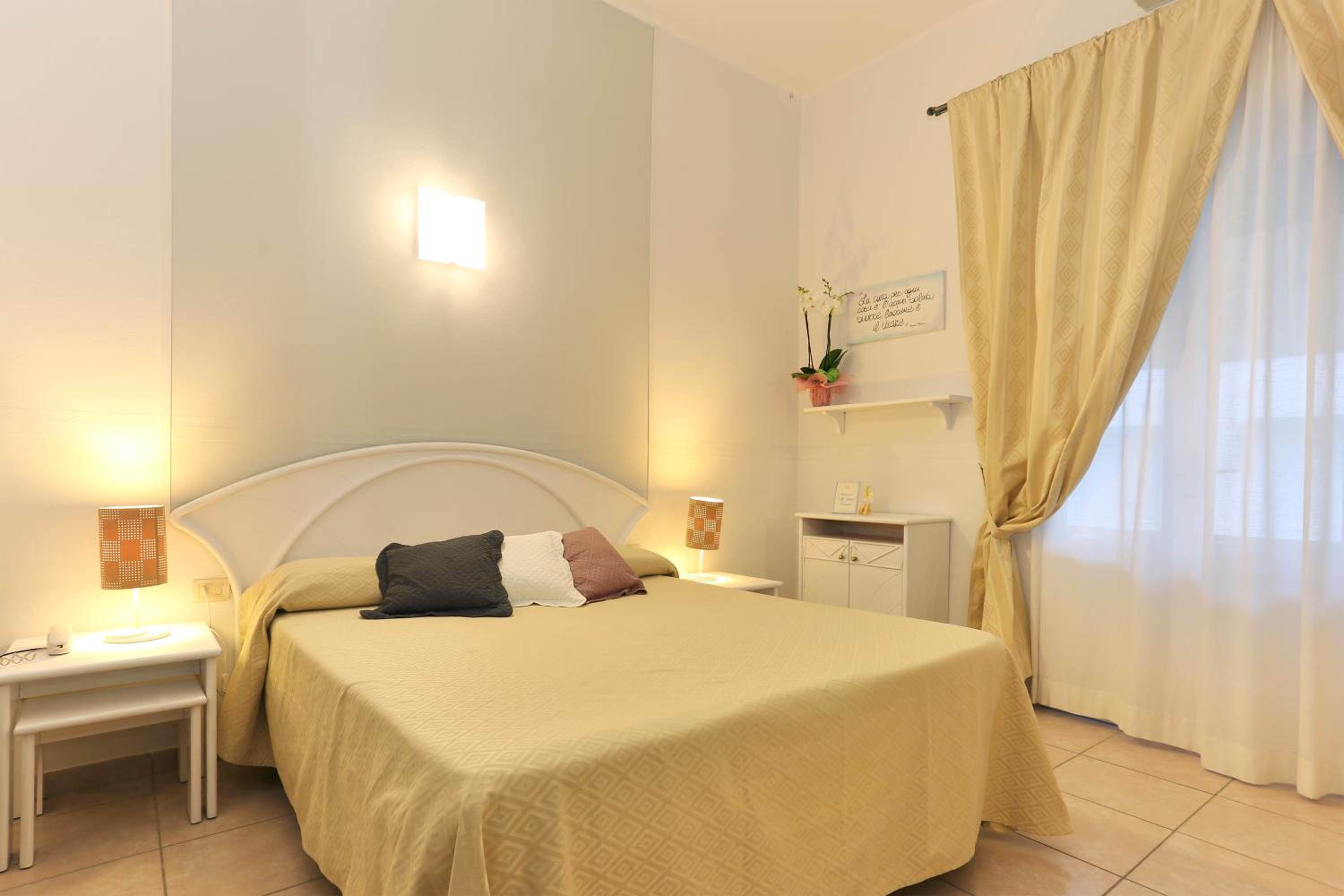 Deluxe Double Or Twin Room photo 3