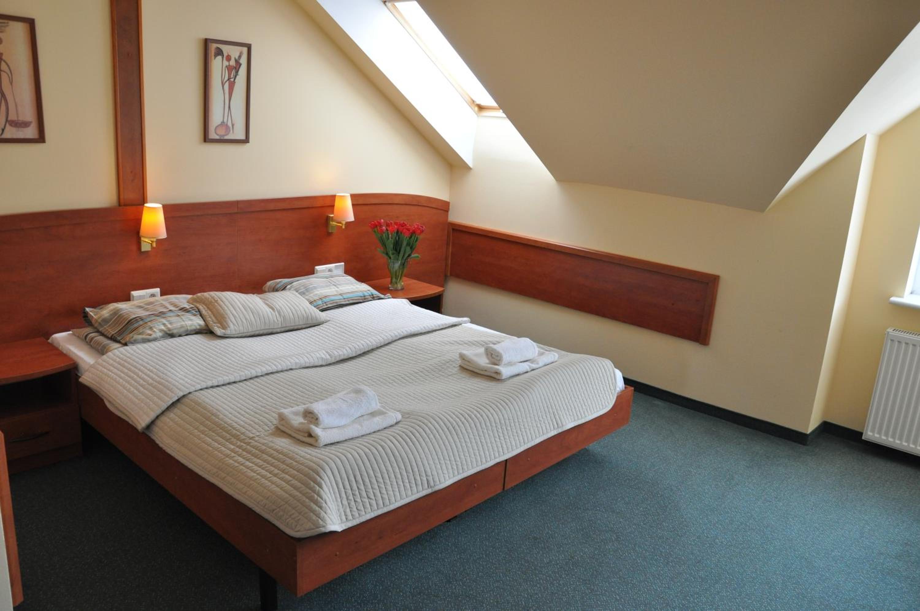 Twin Room with Private Bathroom photo 1