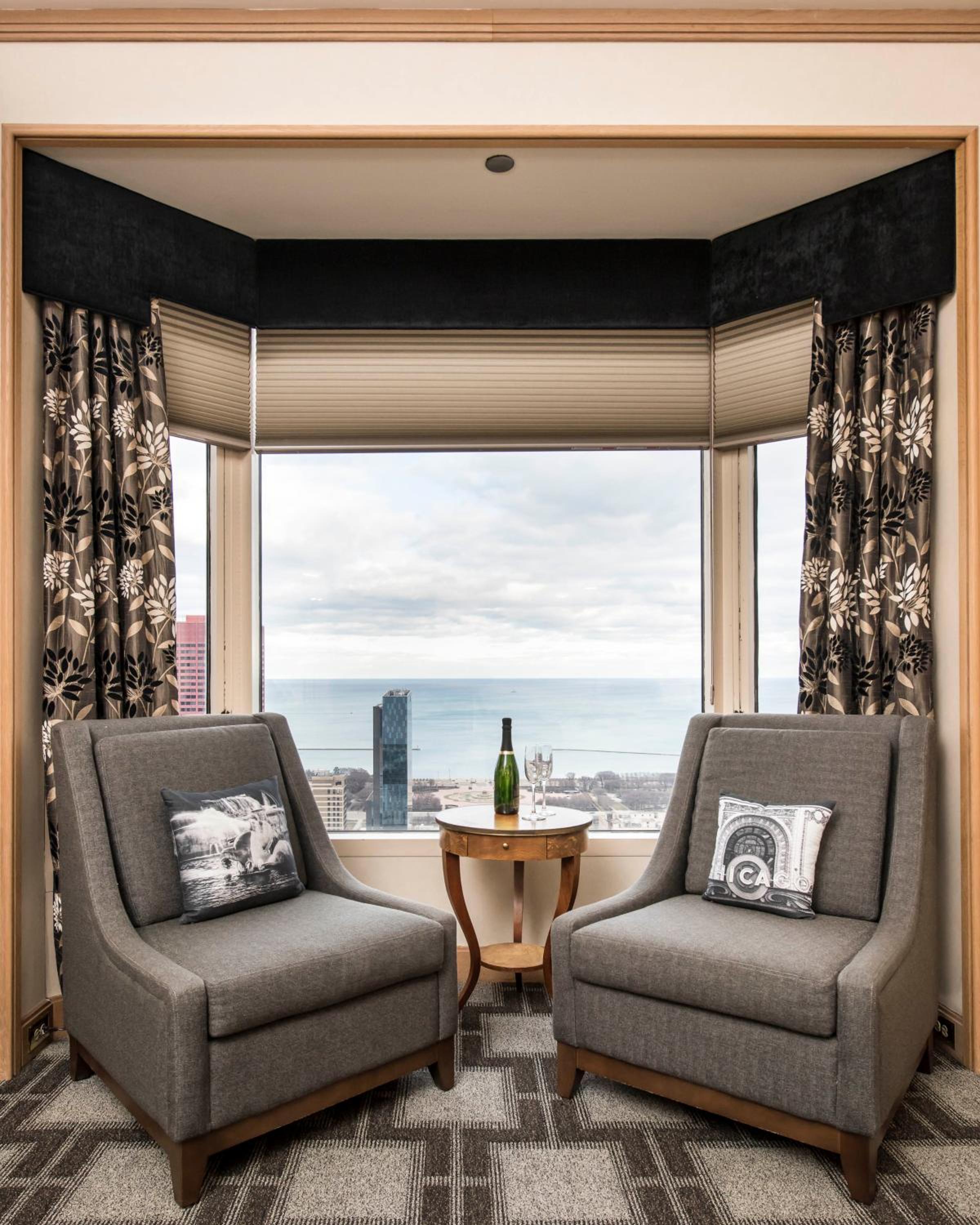 King Room with Lake View - Photo 2