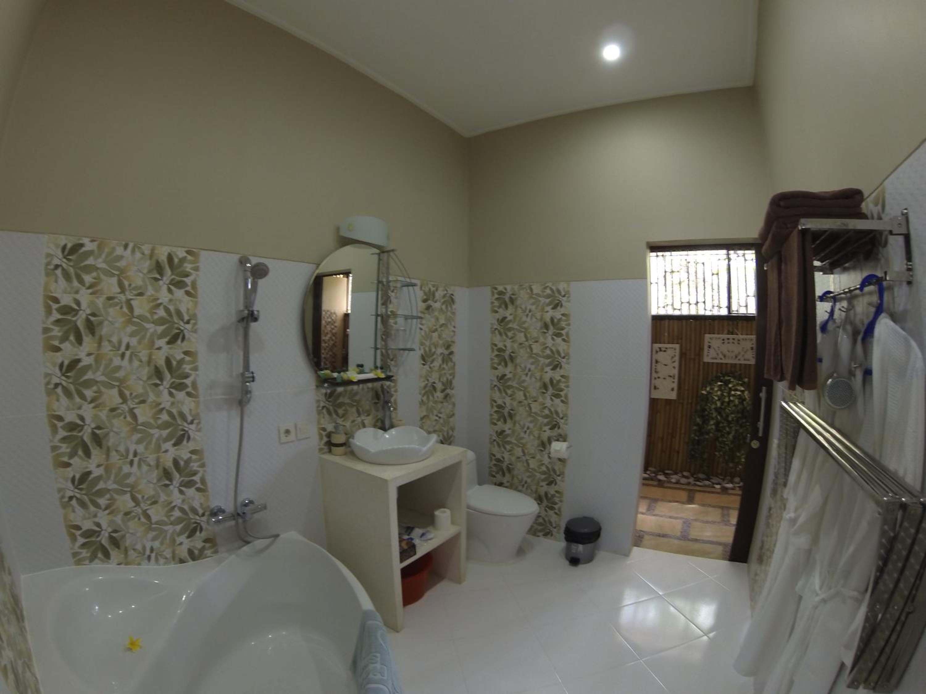 Twin Room with Pool View - Photo 4