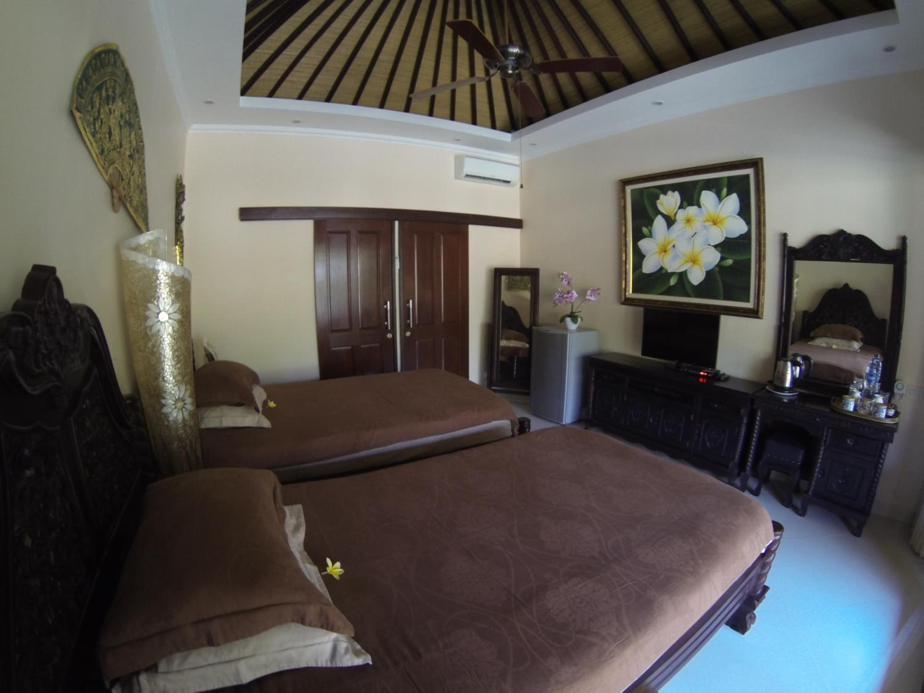 Twin Room with Pool View - Photo 6