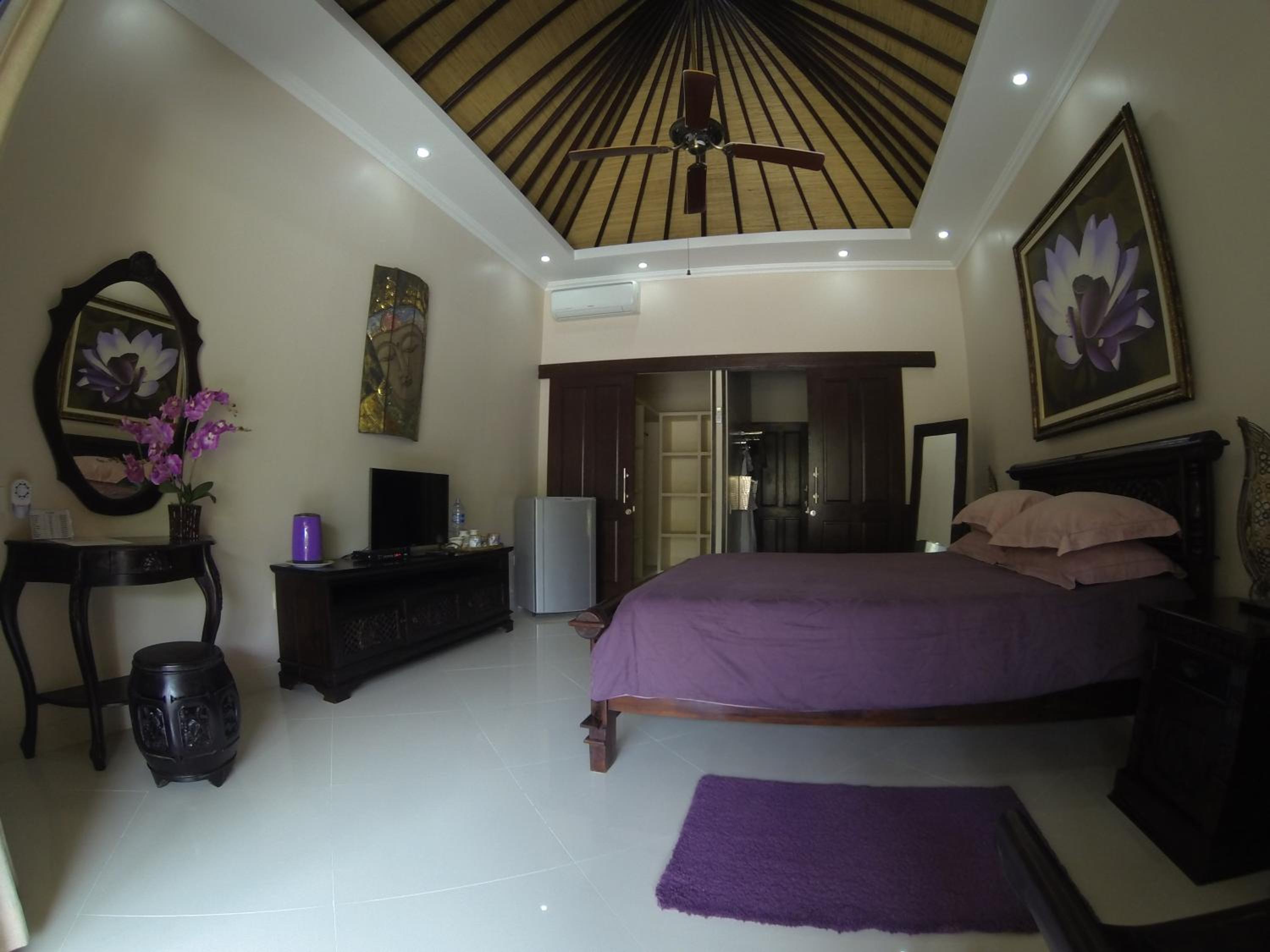 Queen Suite with Pool View - Photo 3