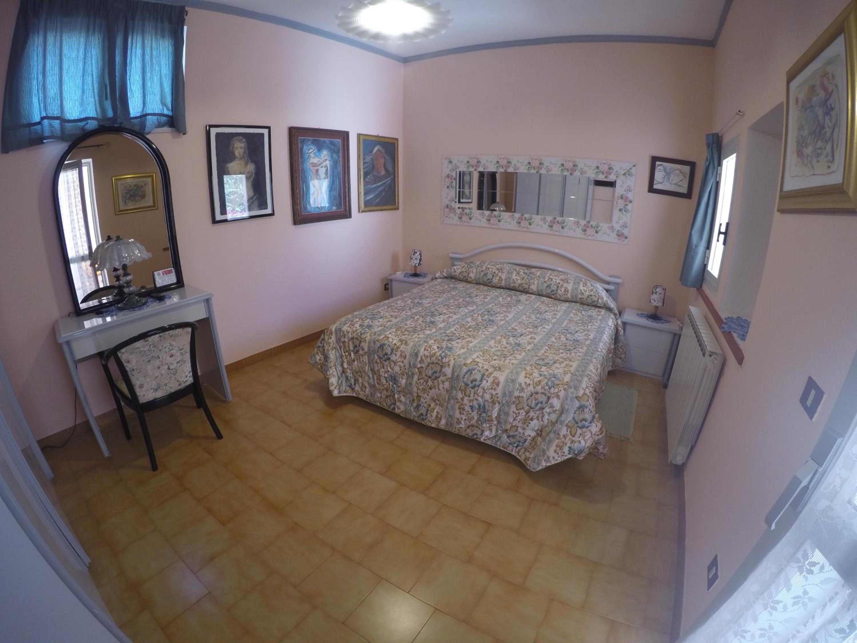 Large Double or Twin Room - Photo 6