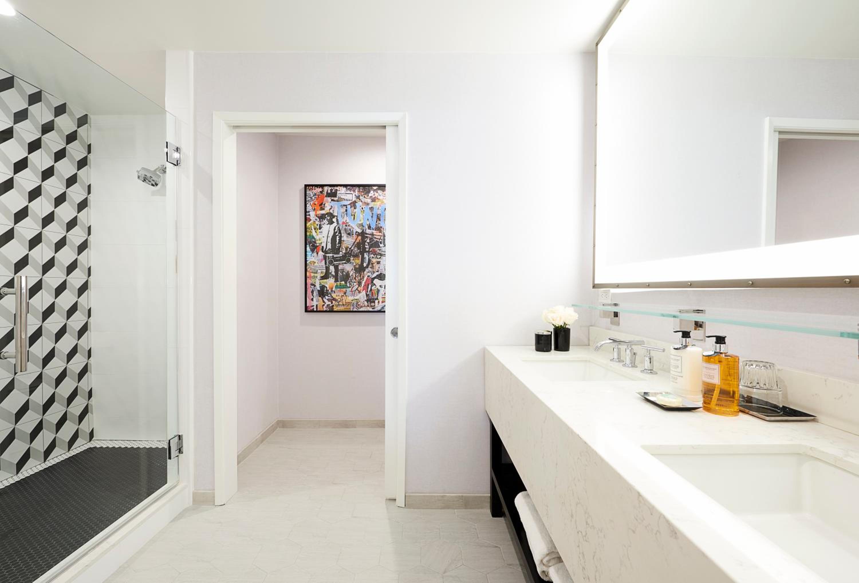Premier King Suite with Balcony - Photo 4