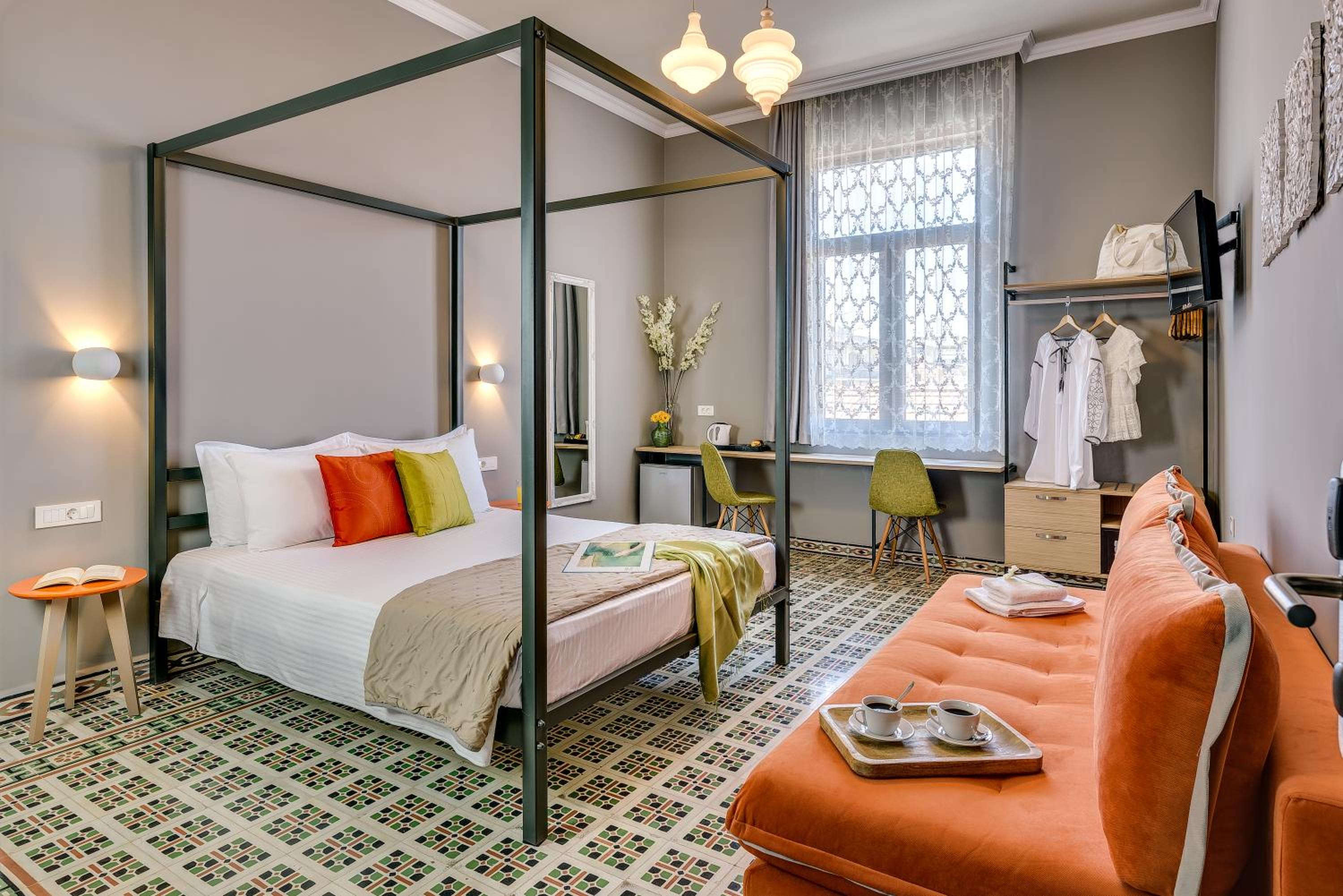 Deluxe Suite with Queen size bed photo 1