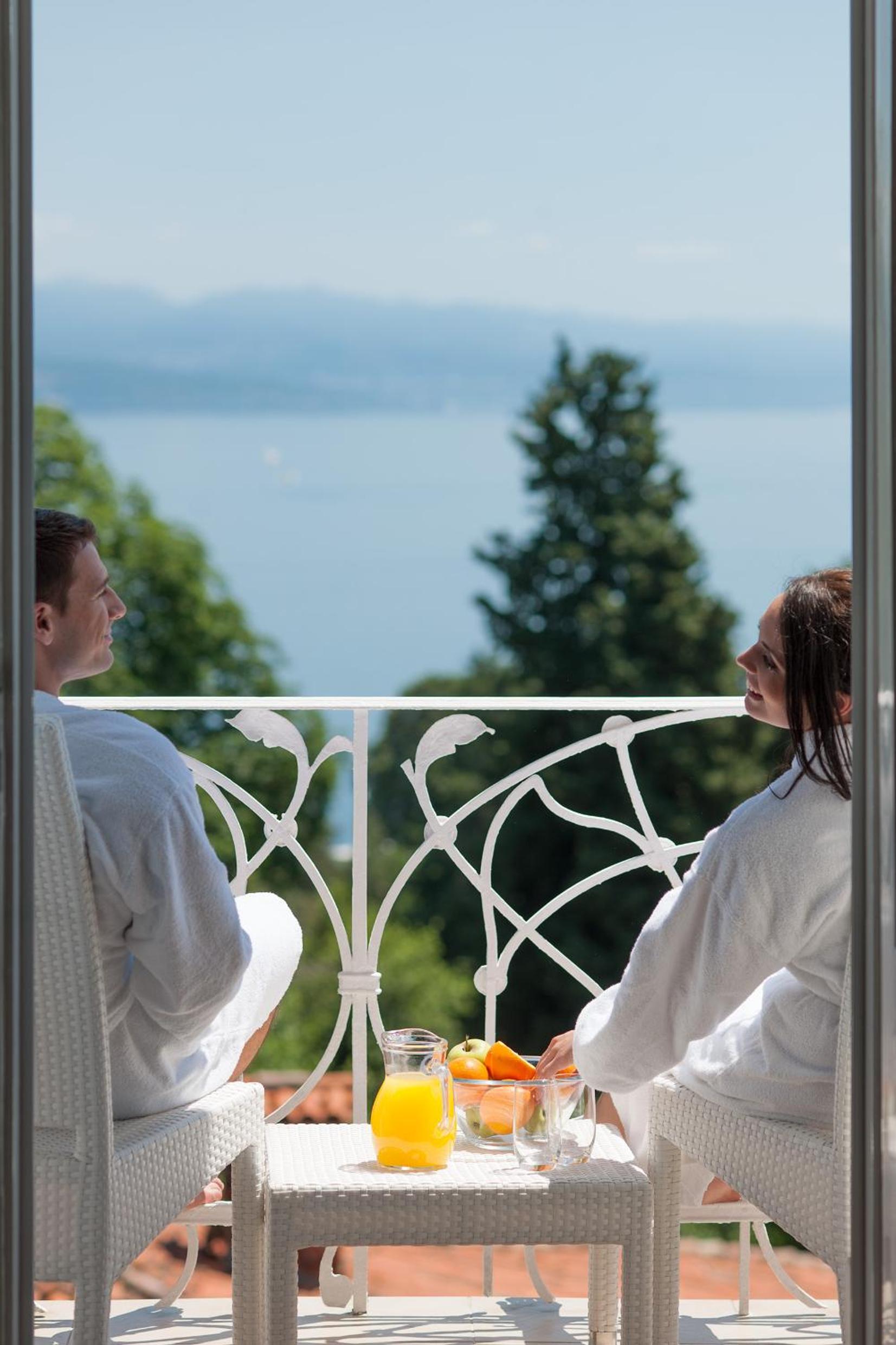 Queen Suite with Sea View - Photo 17