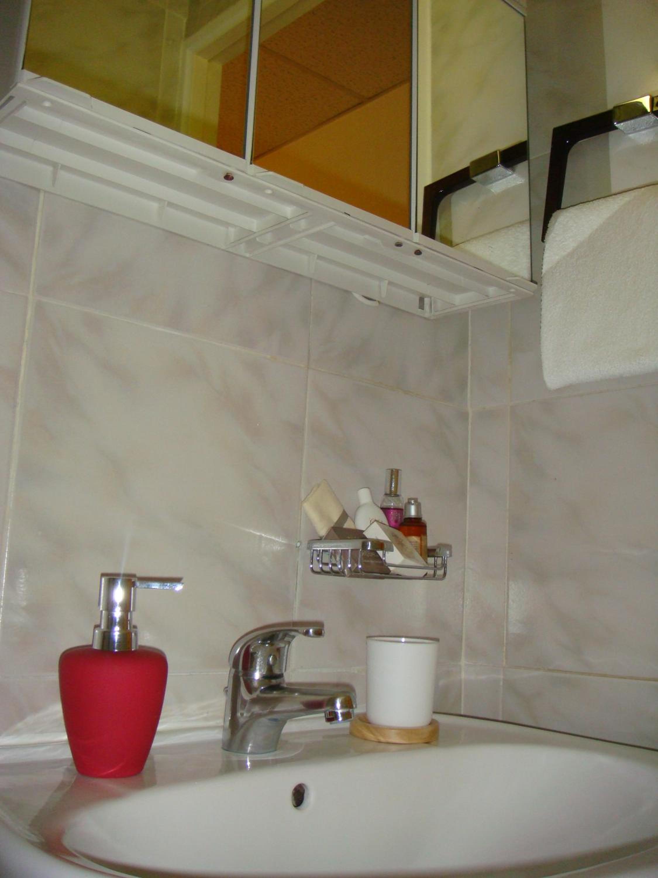 Standard Double Room - Photo 6