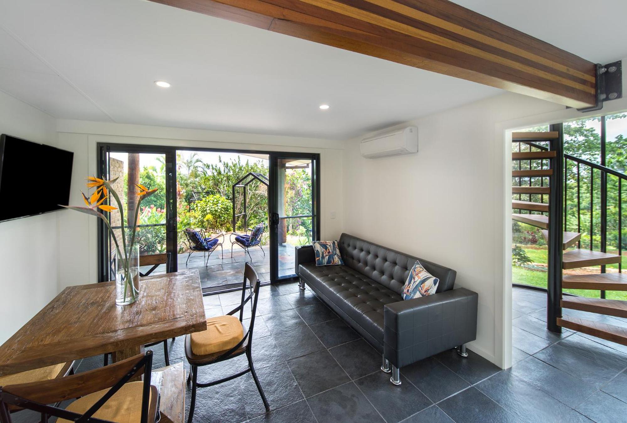 Deluxe Suite with Garden, Mountain and Sea Views - 3- Optional Extra Room photo 3