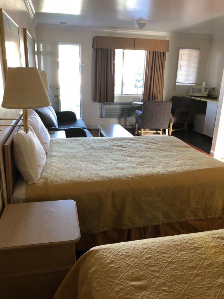 Double Room with Two Double Beds photo 3