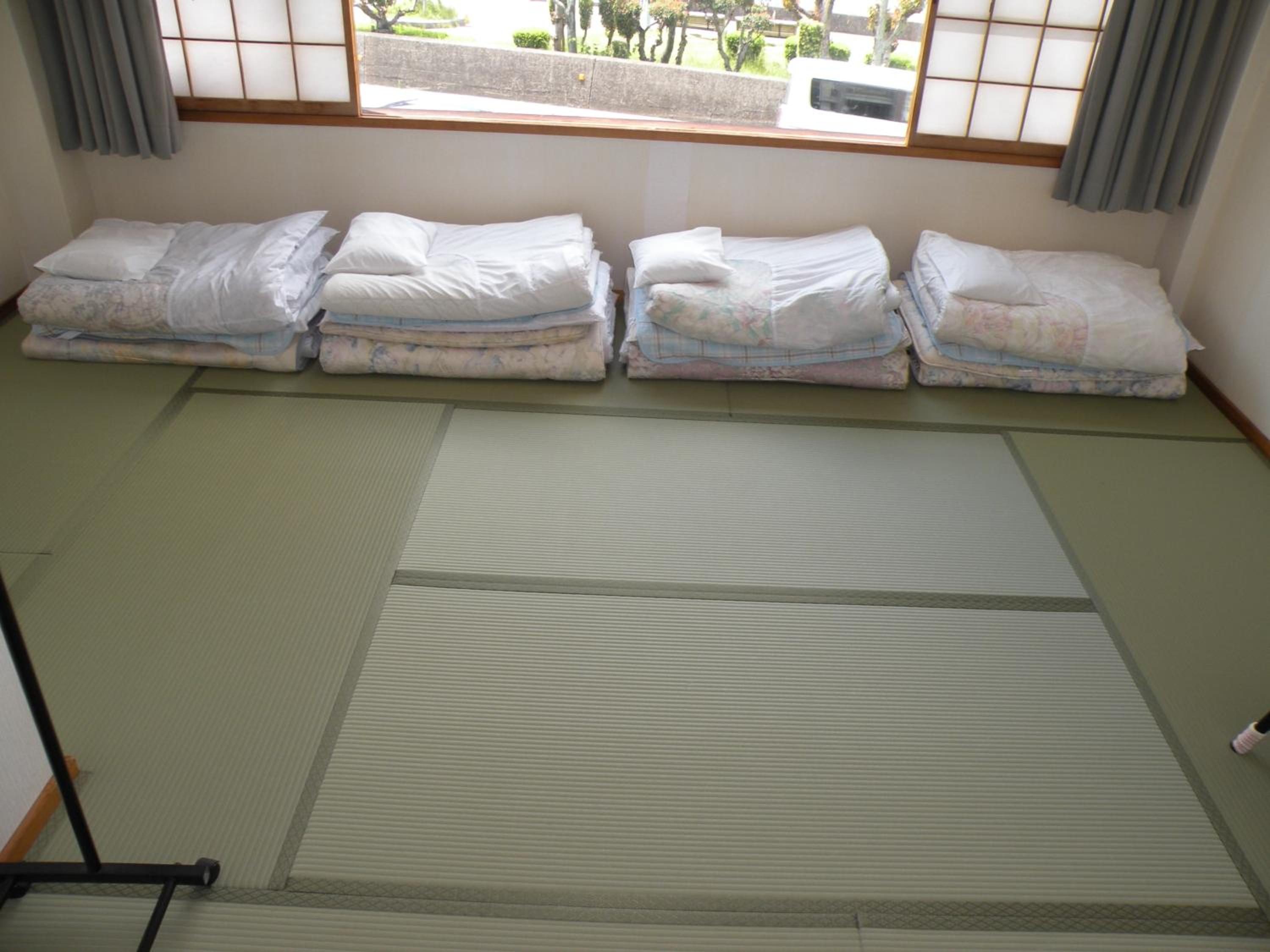 Quadruple Room with Private Bathroom - Photo 6