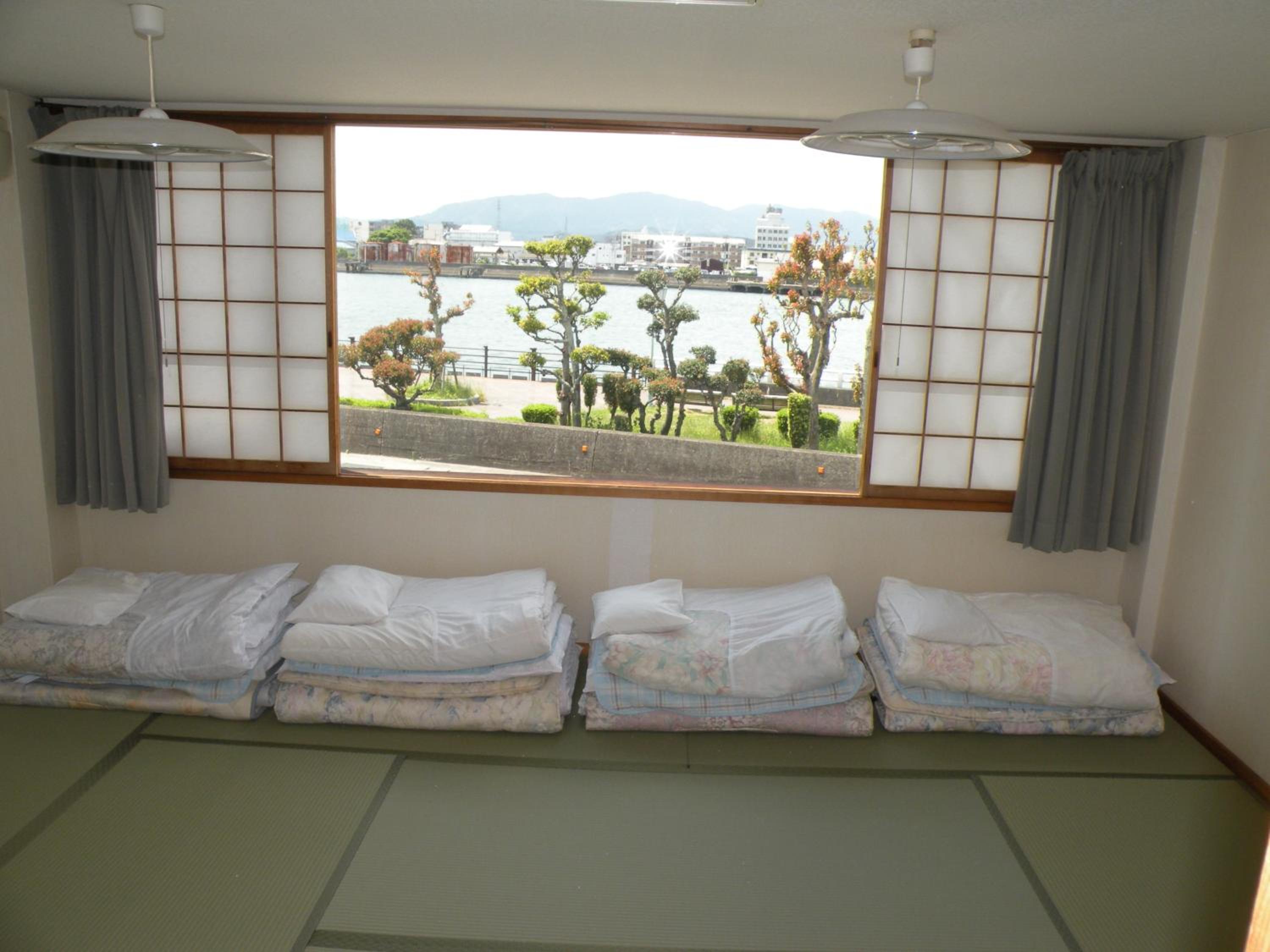 Quadruple Room with Private Bathroom - Photo 5