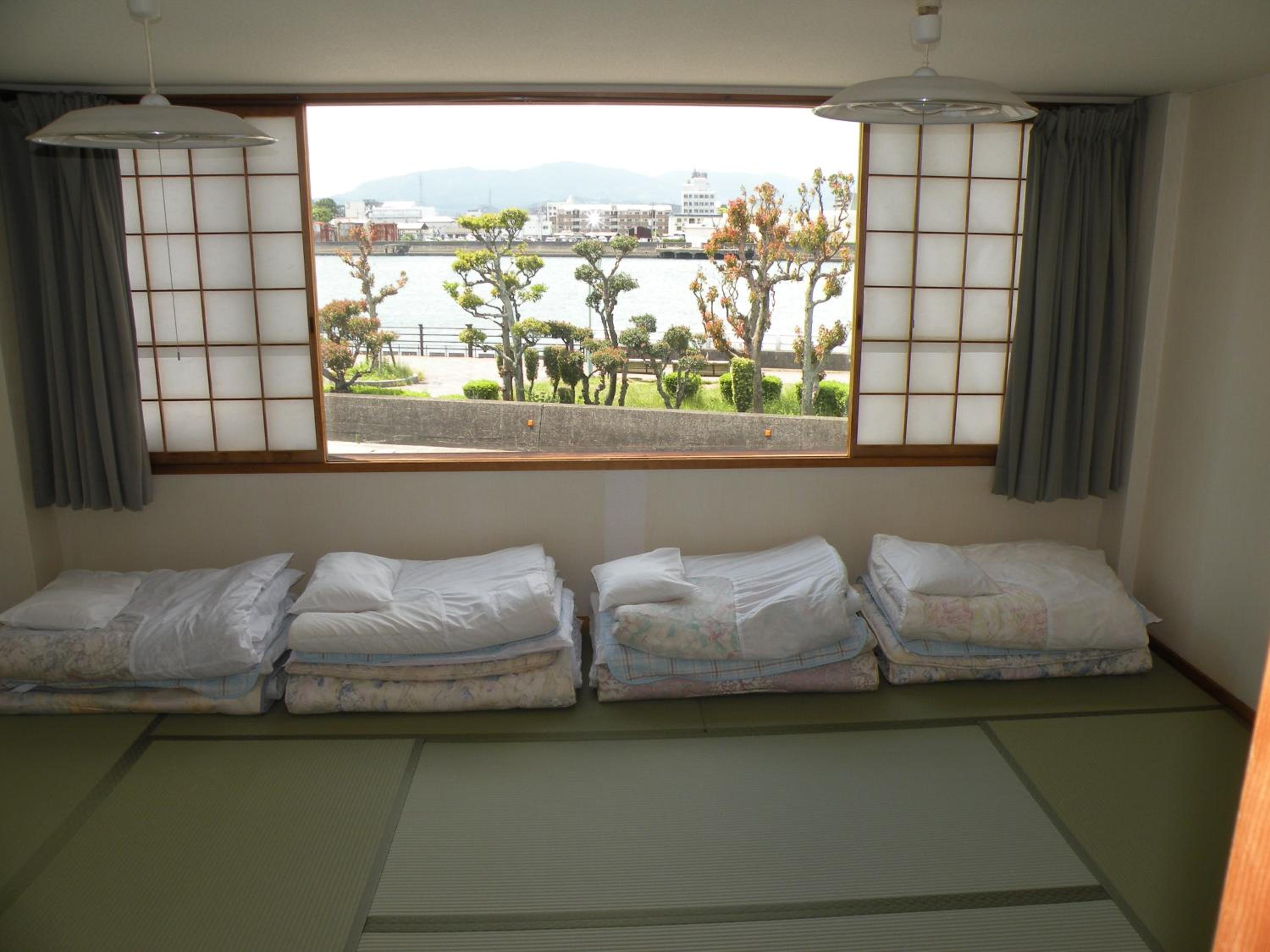 Quadruple Room with Private Bathroom - Photo 4