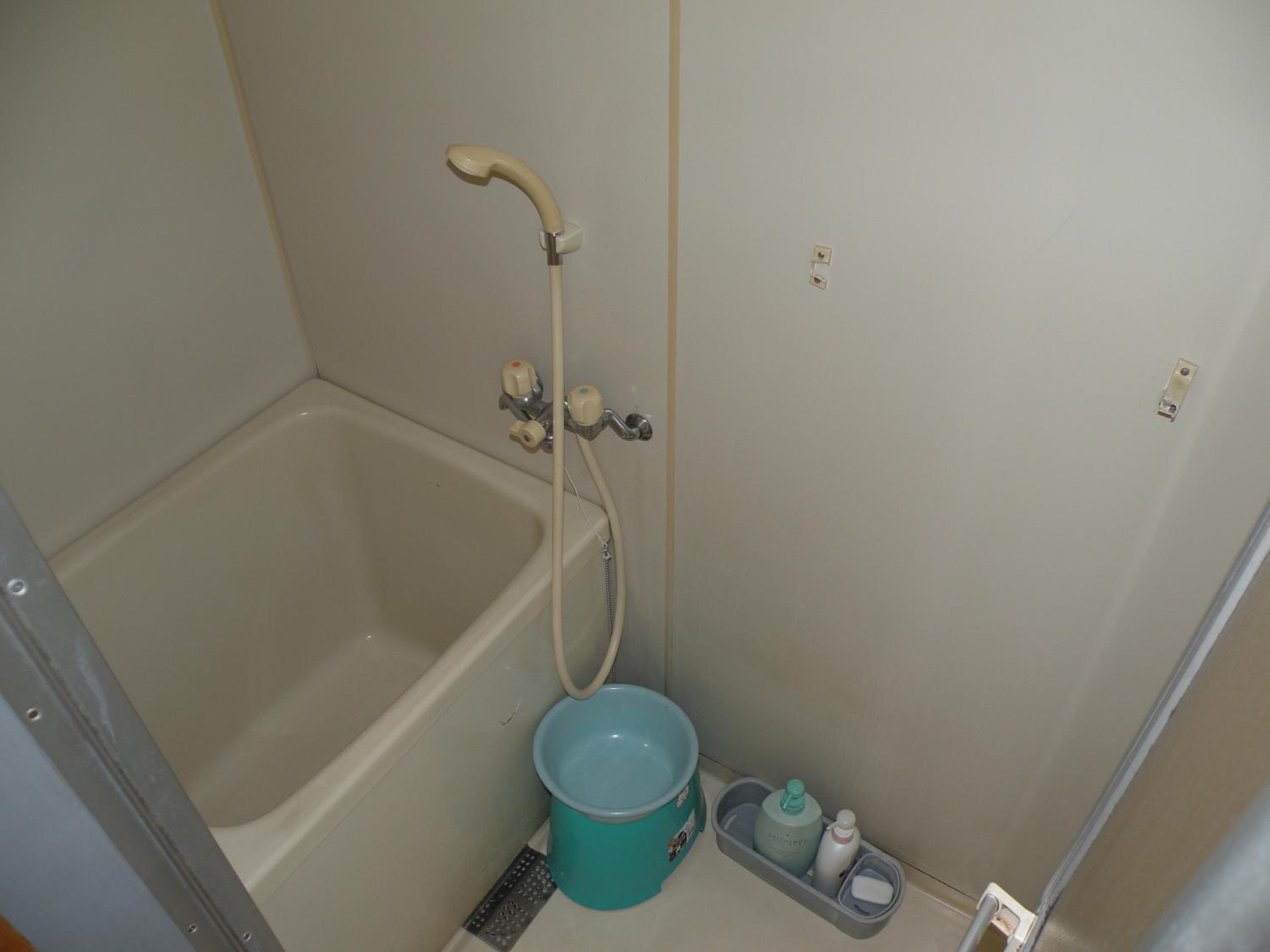 Quadruple Room with Private Bathroom - Photo 3