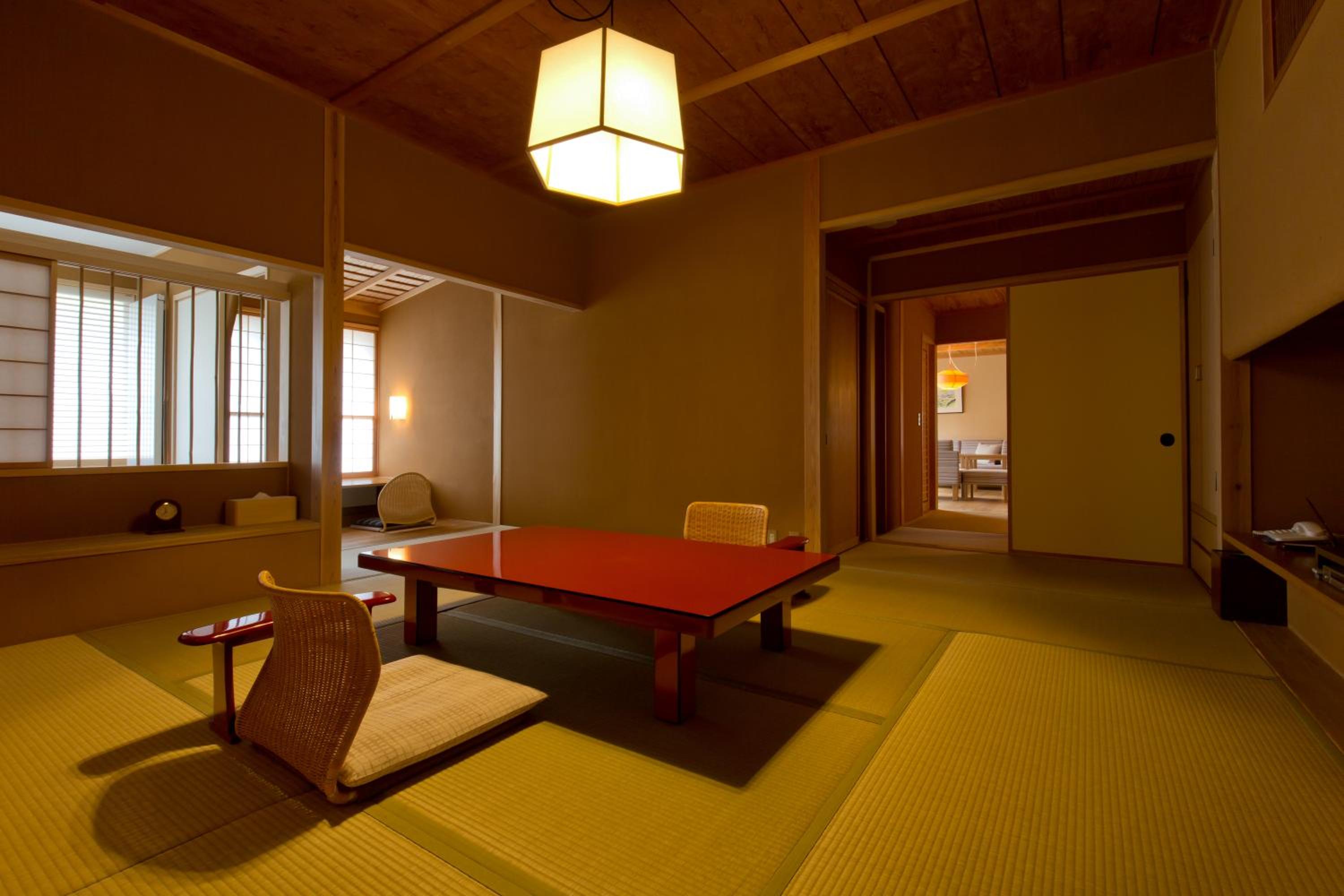 Suite with Tatatmi Area and Balcony - E3 photo 2