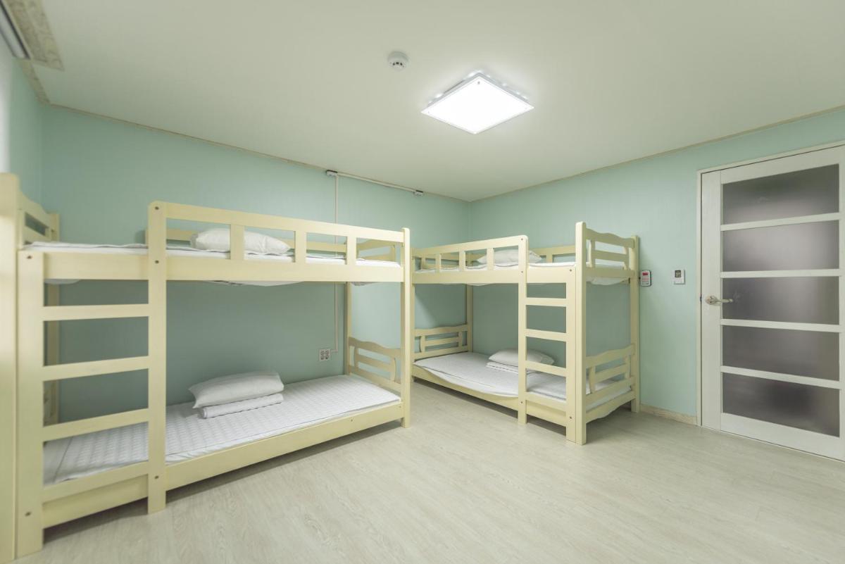Bed in 4-Bed Female Dormitory Room photo 1