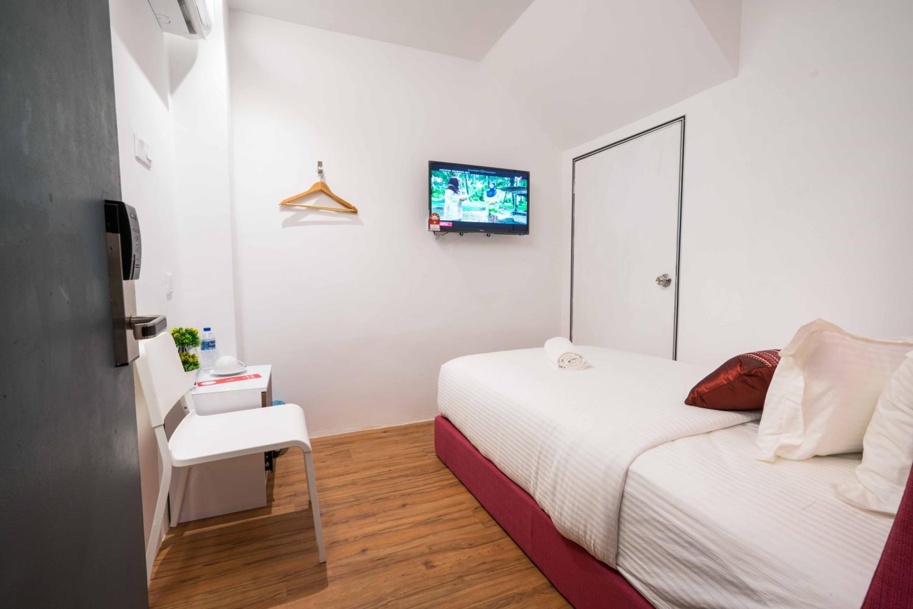 Single Room with Bathroom photo 3