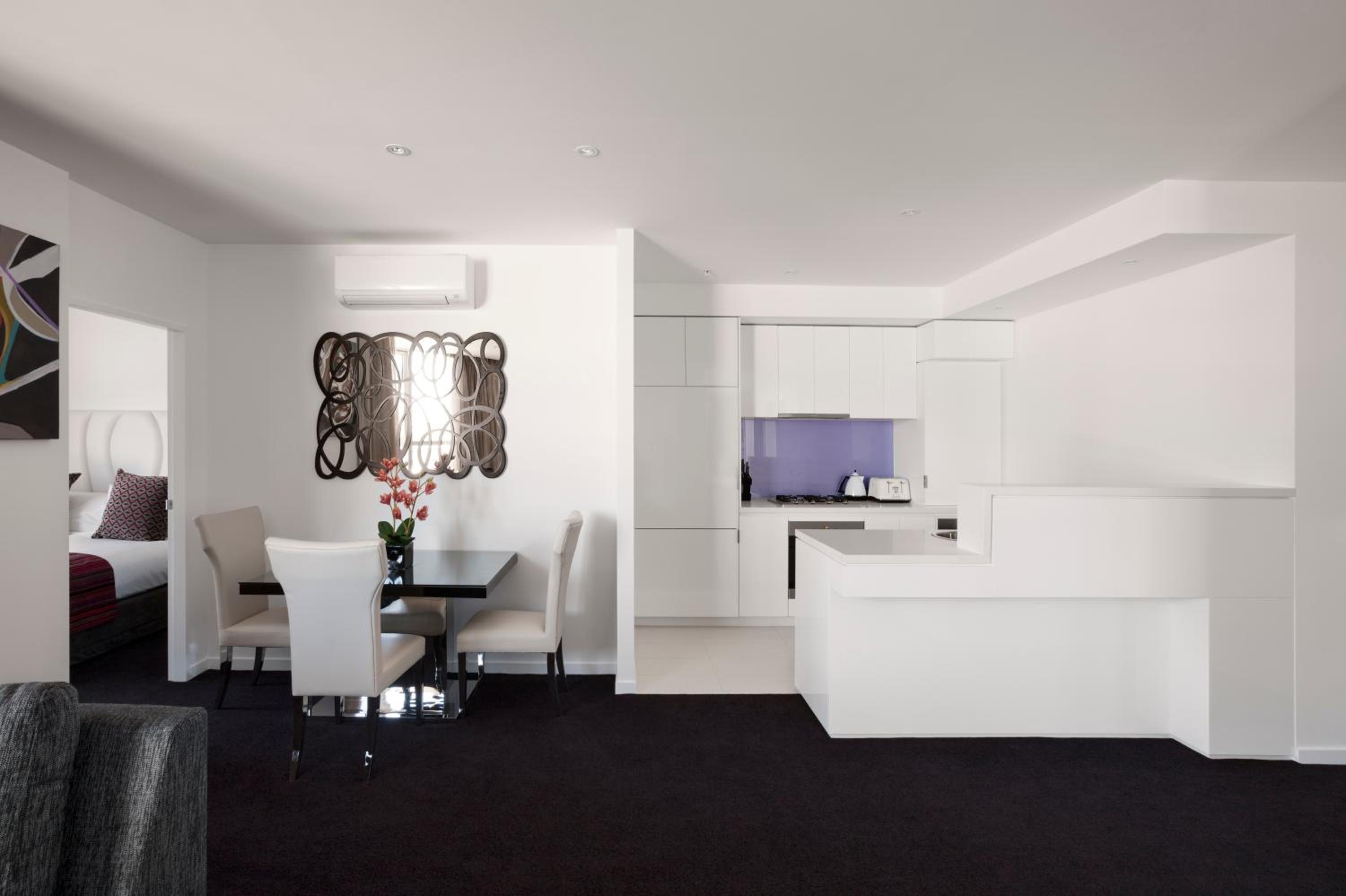 Two-Bedroom Apartment with Balcony and Water View thumbnail 5