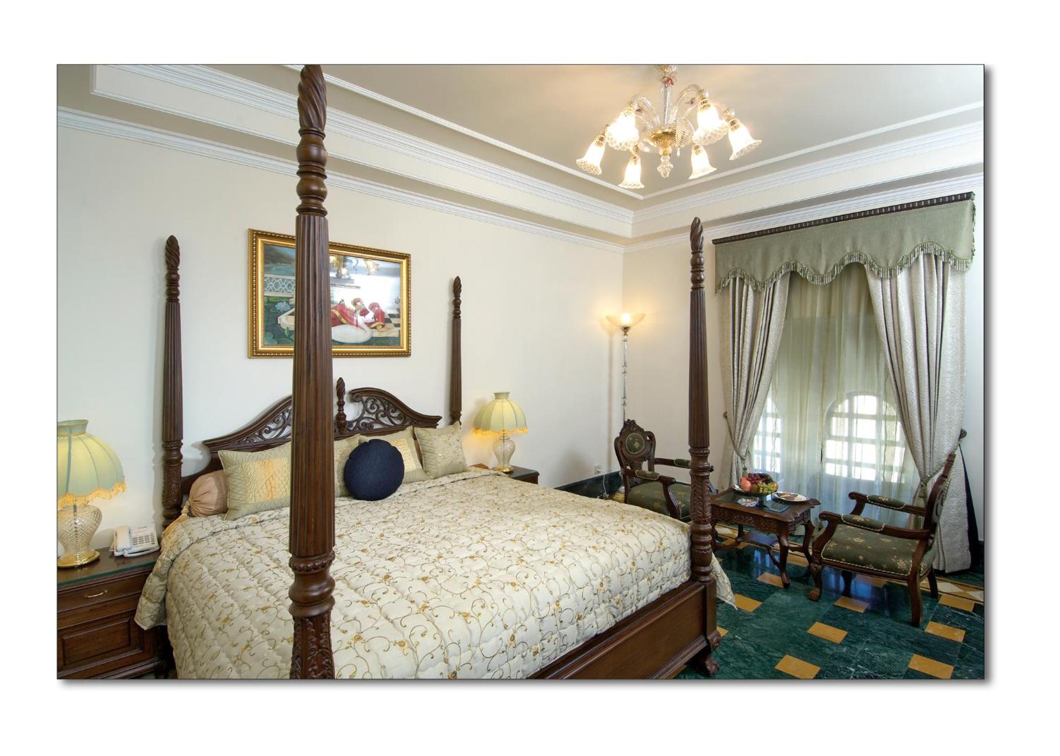 Elegant Room - Photo 1